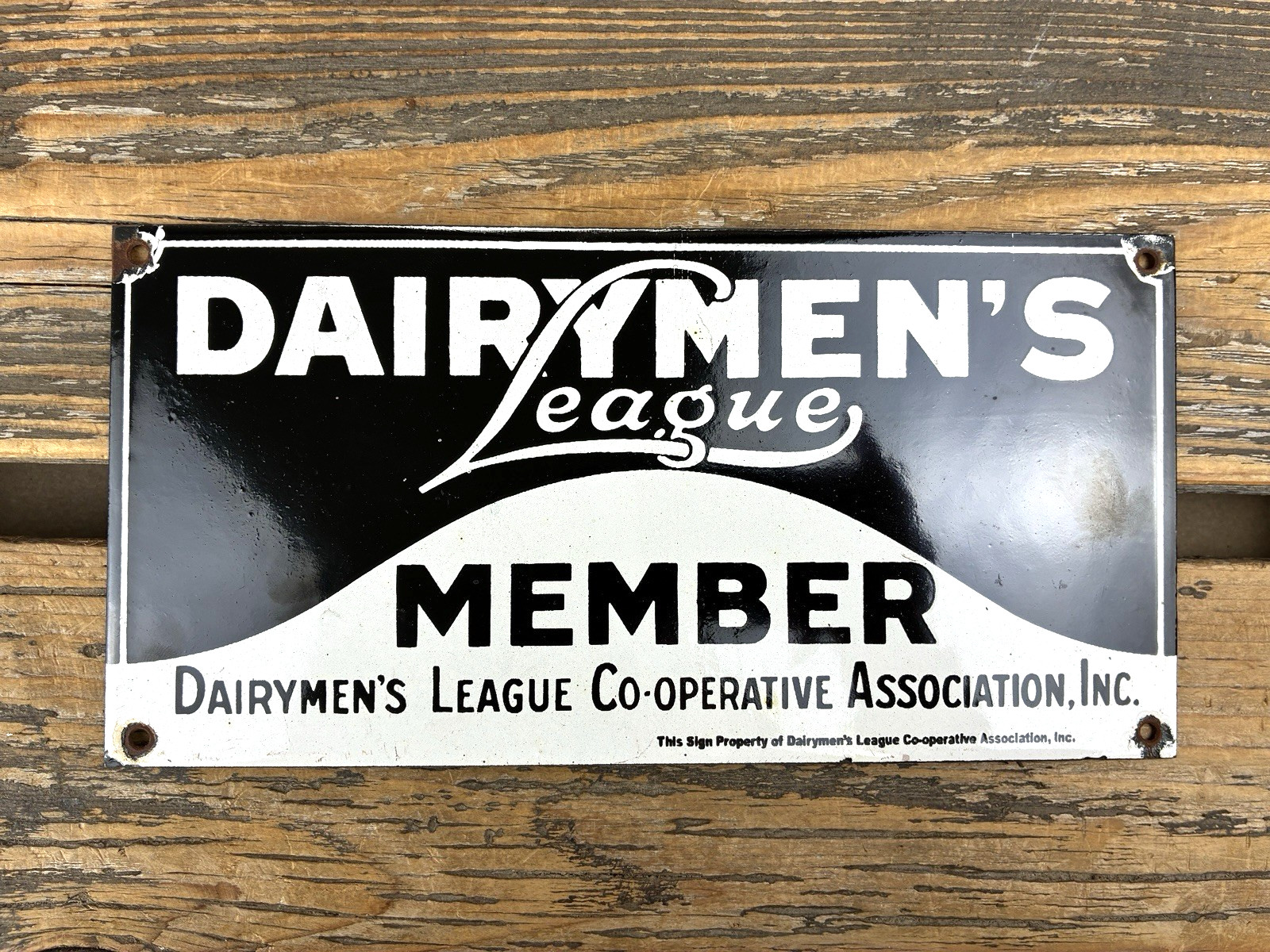 VINTAGE 10×5″ DAIRYMEN’S LEAGUE MEMBER DAIRY GASOLINE OIL GAS PORCELAIN SIGN