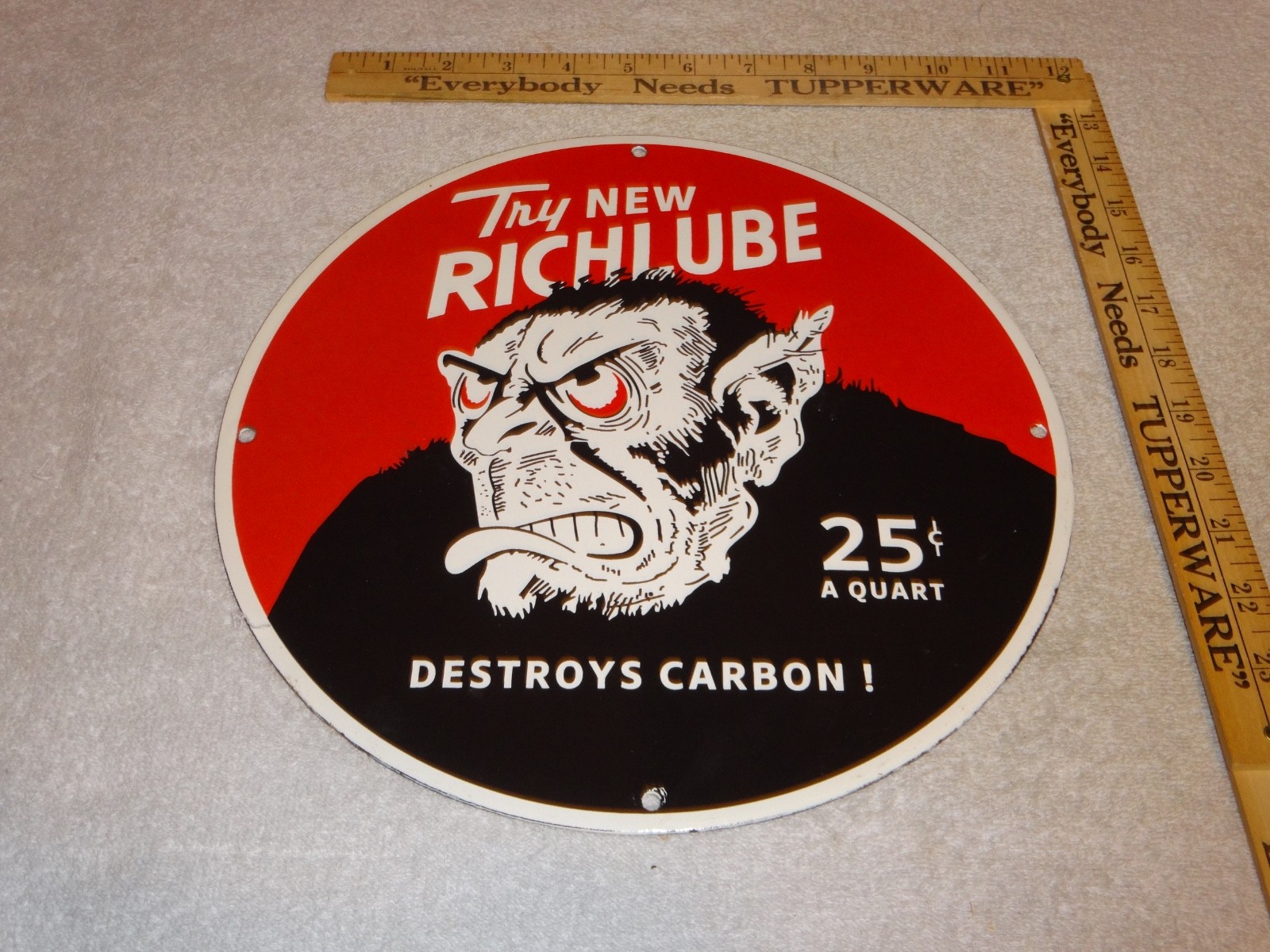 VINTAGE RICHLUBE MONKEY 25 c QUART APE 11 3/4″ PORCELAIN METAL GASOLINE OIL SIGN