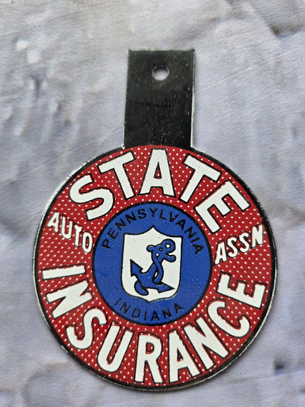 VINTAGE STATE INSURANCE AUTO ASSN PORCELAIN LICENSE PLATE TOPPER 5″×3.5″.