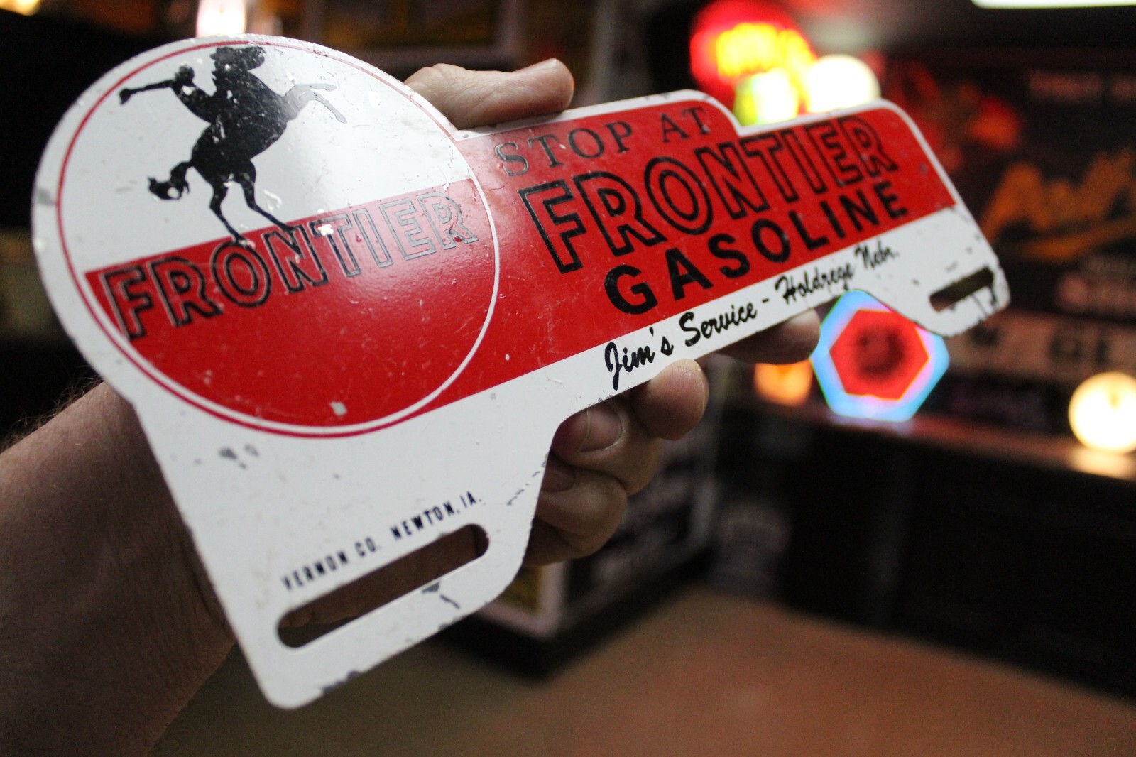 RARE 1950s FRONTIER GASOLINE PAINTED METAL TOPPER SIGN HOLDREGE NEBRASKA HORSE