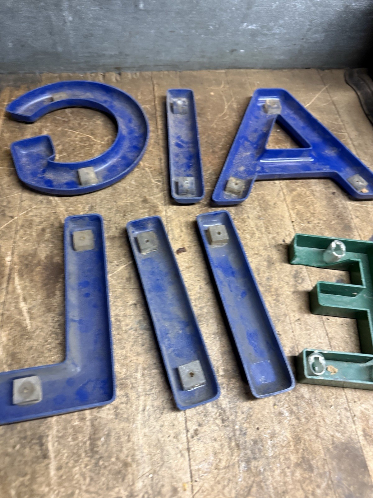 Vintage Mobil Or Gulf Garage Gas Oil Service Station Plastic Sign Letters USA