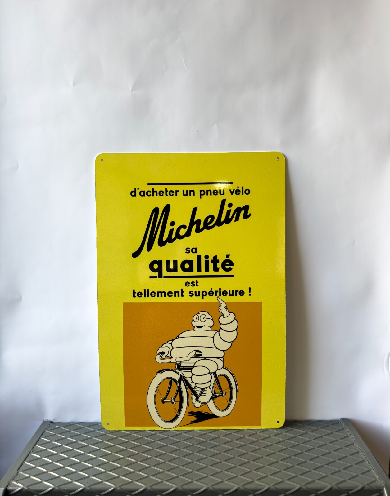 Vintage Michelin Bicycle Tire French Bibendum Metal Sign – 24″x16″ (60×40 cm)