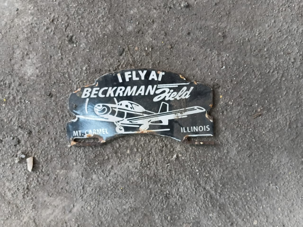 PORCELIAN BECKRMAN ENAMEL SIGN SIZE 8X5 INCHES
