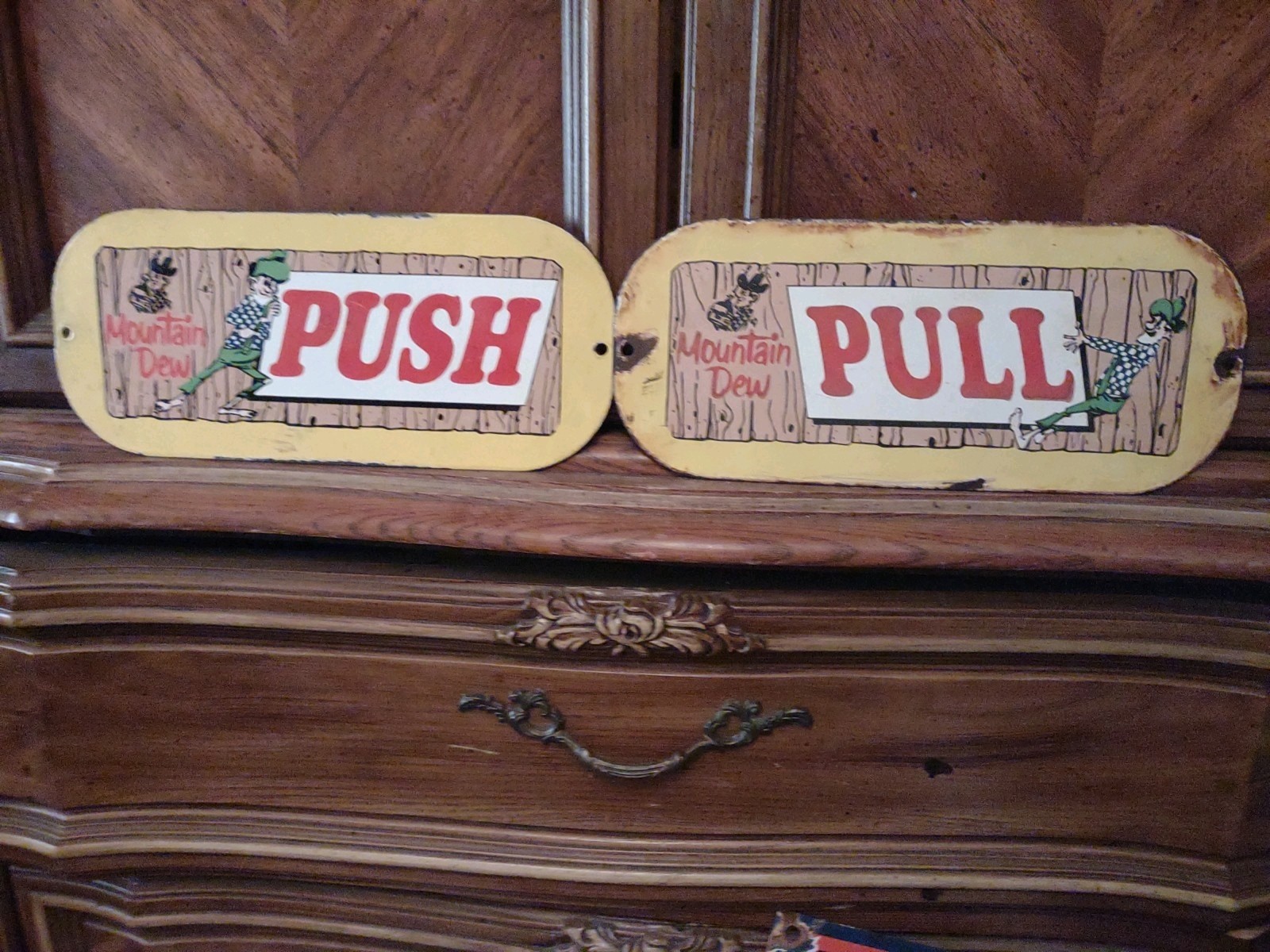 VINTAGE MOUNTAIN DEW PORCELAIN PUSH PULL SIGNS SODA POP BEVERAGE GAS OIL 12″ SET