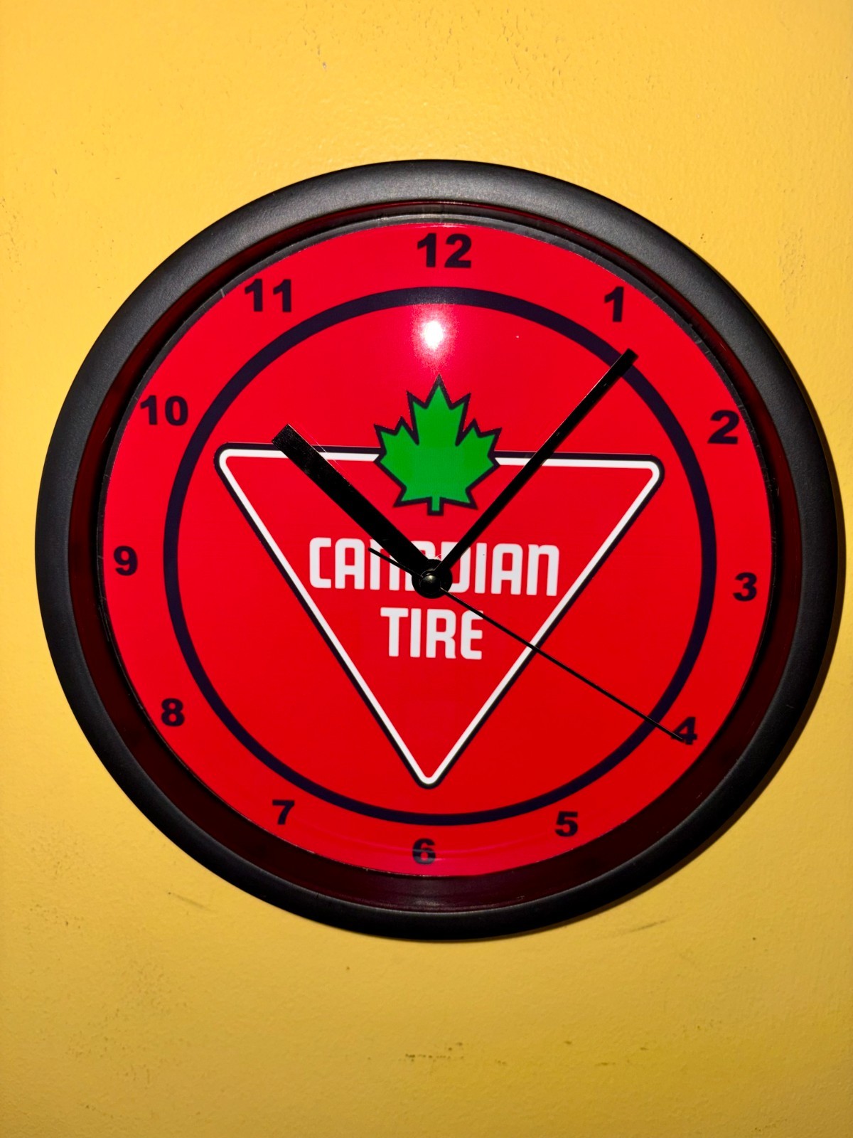 Canadian Tire Auto Parts Store Mechanic Garage Man Cave Clock Advertising Sign