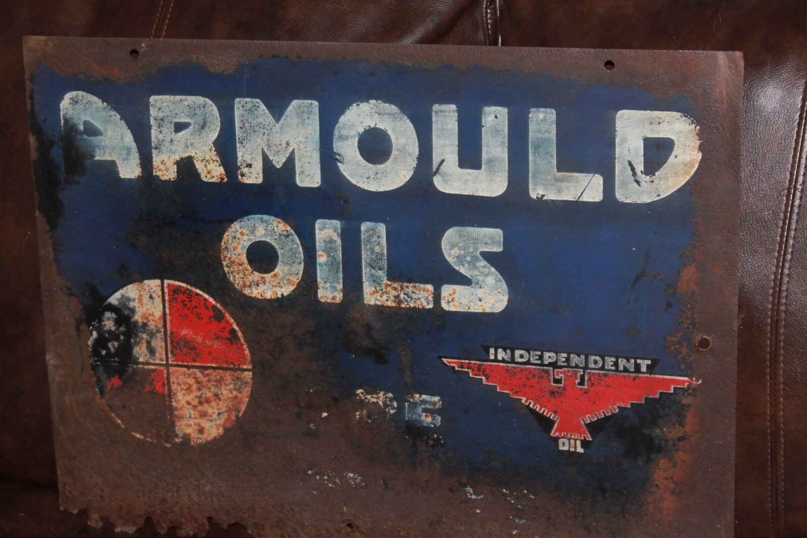 SCARCE 1920s ARMOULD INDPENDENT COAST TO COAST MOTOR OIL PAINTED METAL SIGN GAS