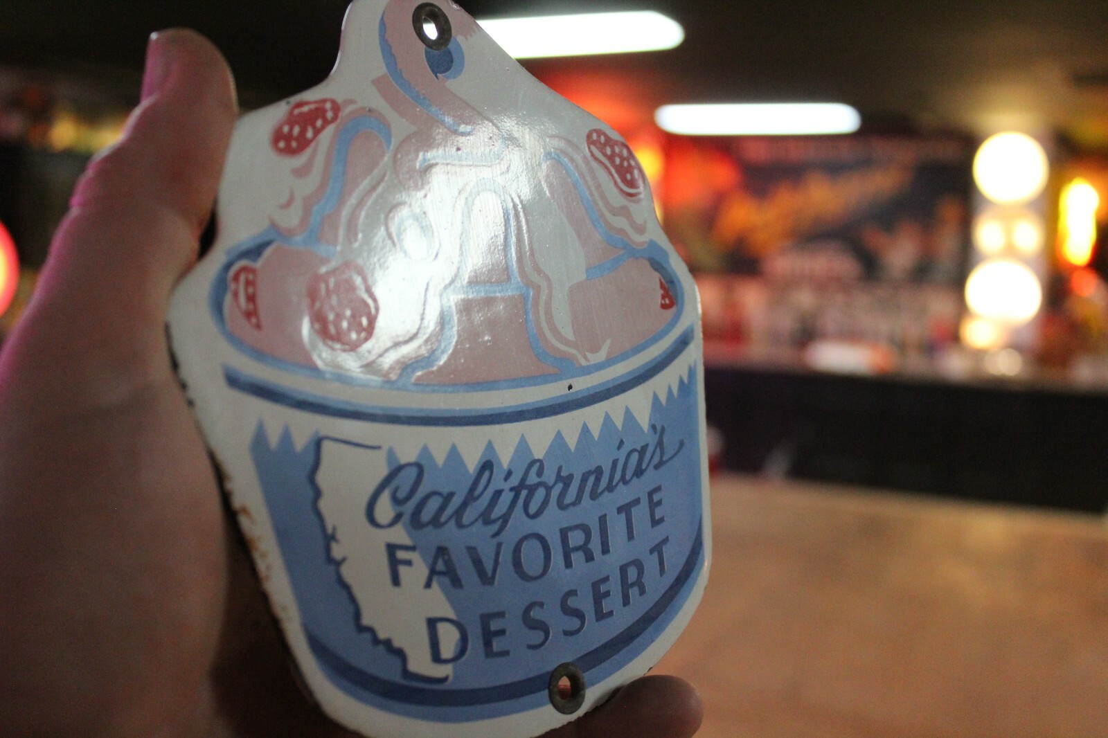 CALIFORNIA FAVORITE DESSERT ICE CREAM PORCELAIN METAL SIGN GAS OIL DAIRY COW IH