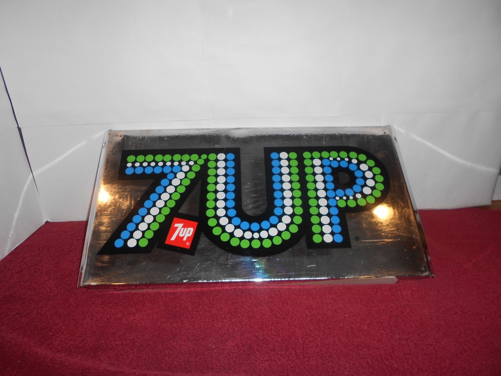 VINTAGE 7 UP SODA POP STORE RACK DISPLAY PANEL ADV. SIGN 1976 DIE CUT METAL -X25