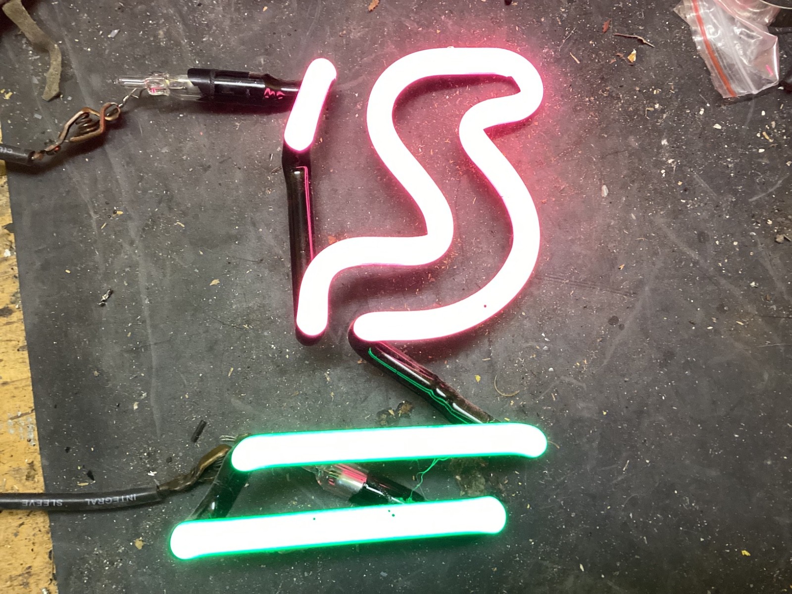 back to the 50’s again vintage neon tube sign repair unit S in 50’s pink green
