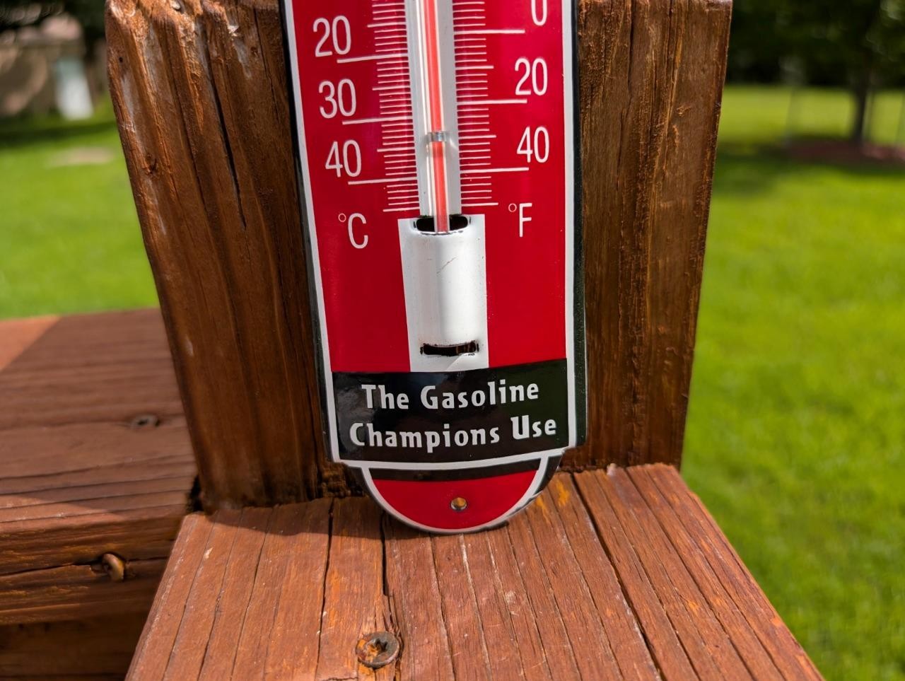 THICK PORCELAIN LION GASOLINE CHAMPIONS USE THERMOMETER GAS & OIL STATION SIGN