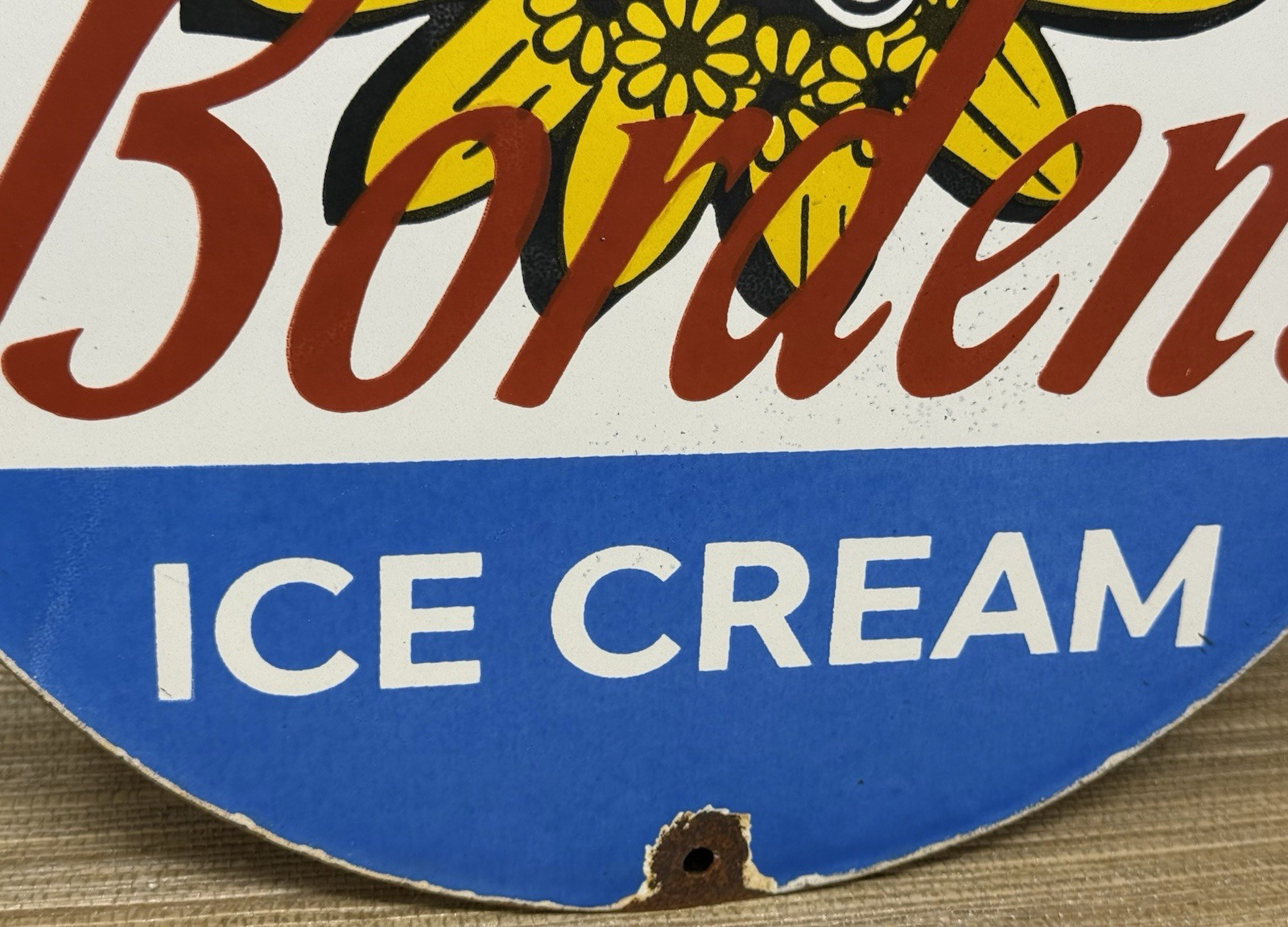 VINTAGE BORDENS ICE CREAM PORCELAIN SIGN DAIRY QUEEN COW FARM GAS PUMP