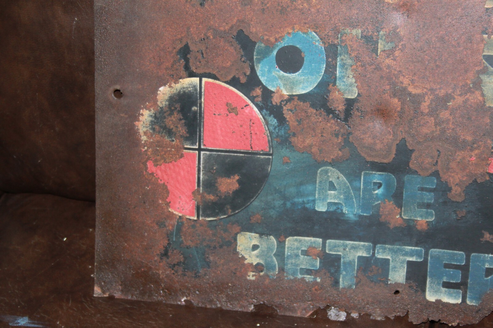 SCARCE 1920s ARMOULD INDPENDENT COAST TO COAST MOTOR OIL PAINTED METAL SIGN GAS