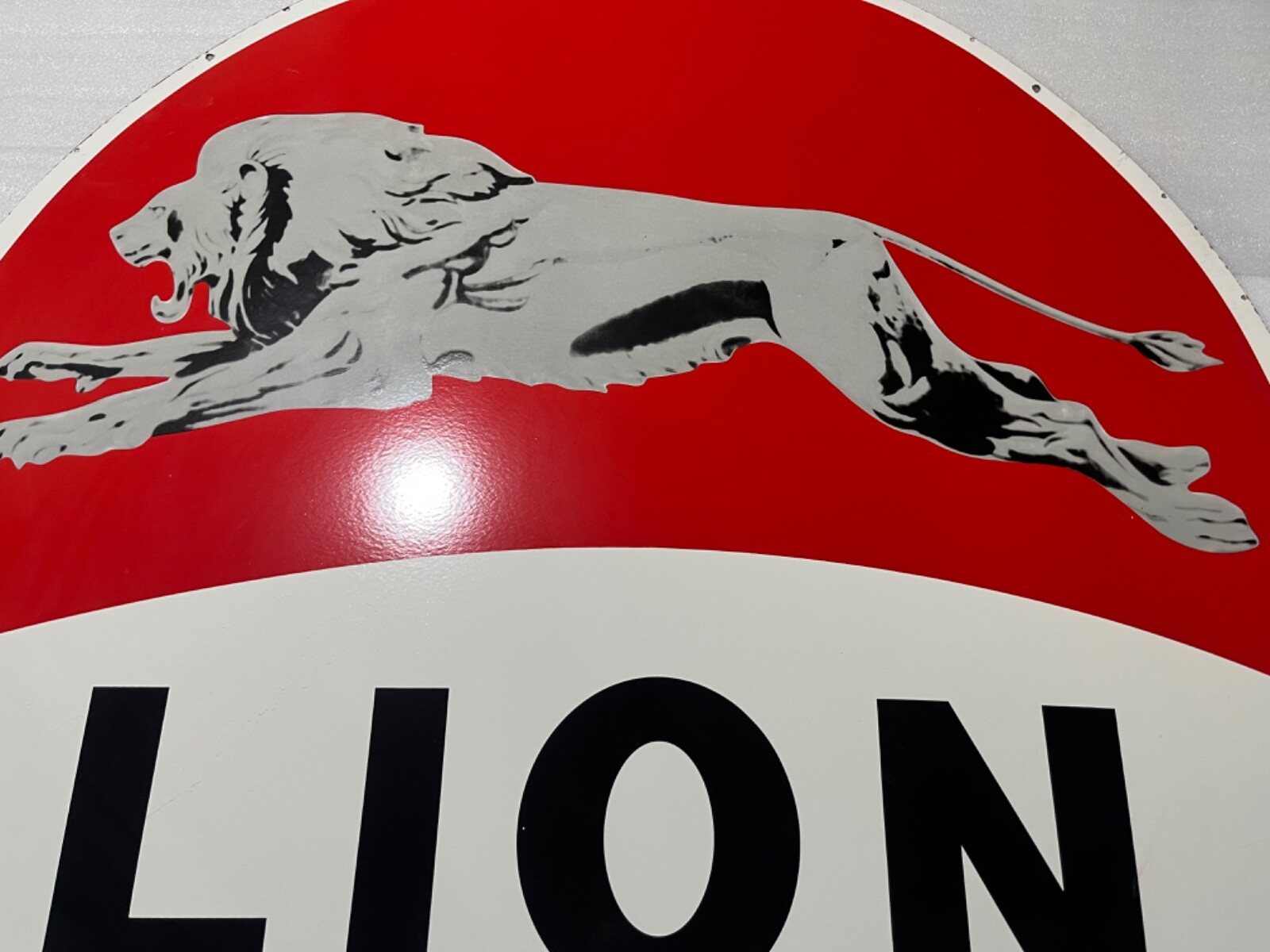 LION GAS & OIL PORCELAIN ENAMEL SIGN 60″ DSP