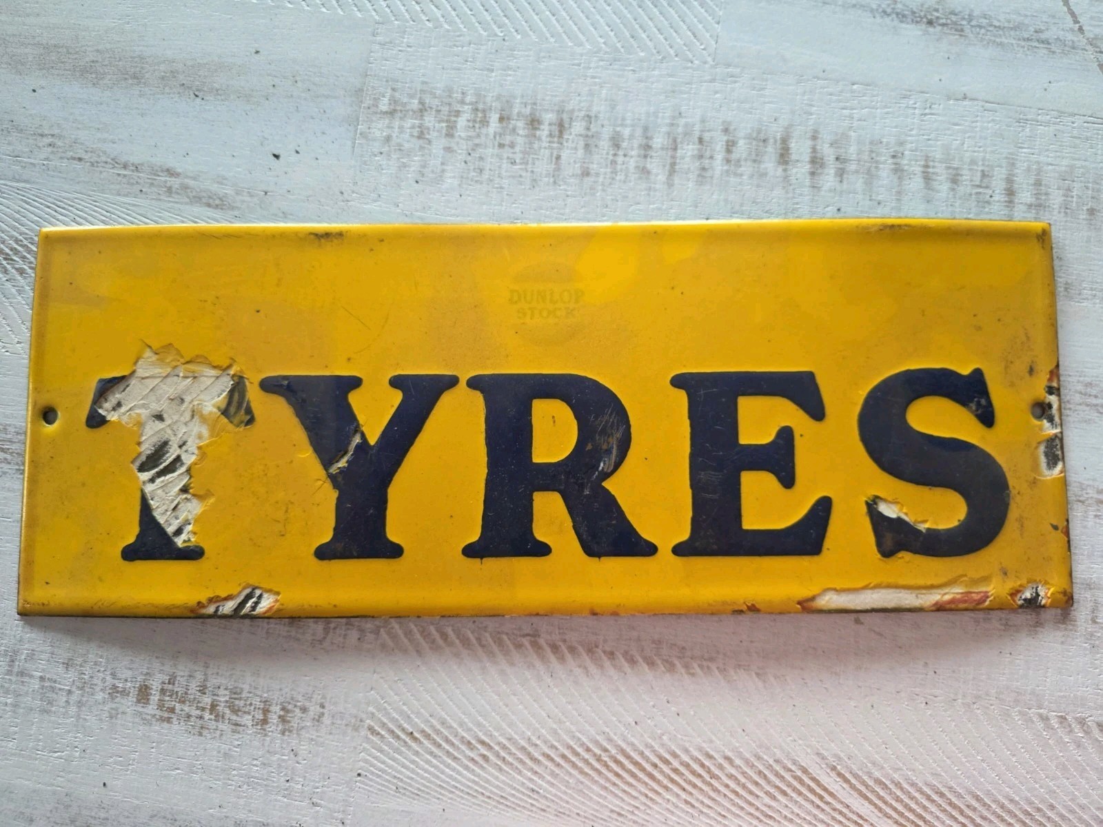 VINTAGE DUNLOP TYRES PORCELAIN SIGN PORCELAIN 16″x6″..