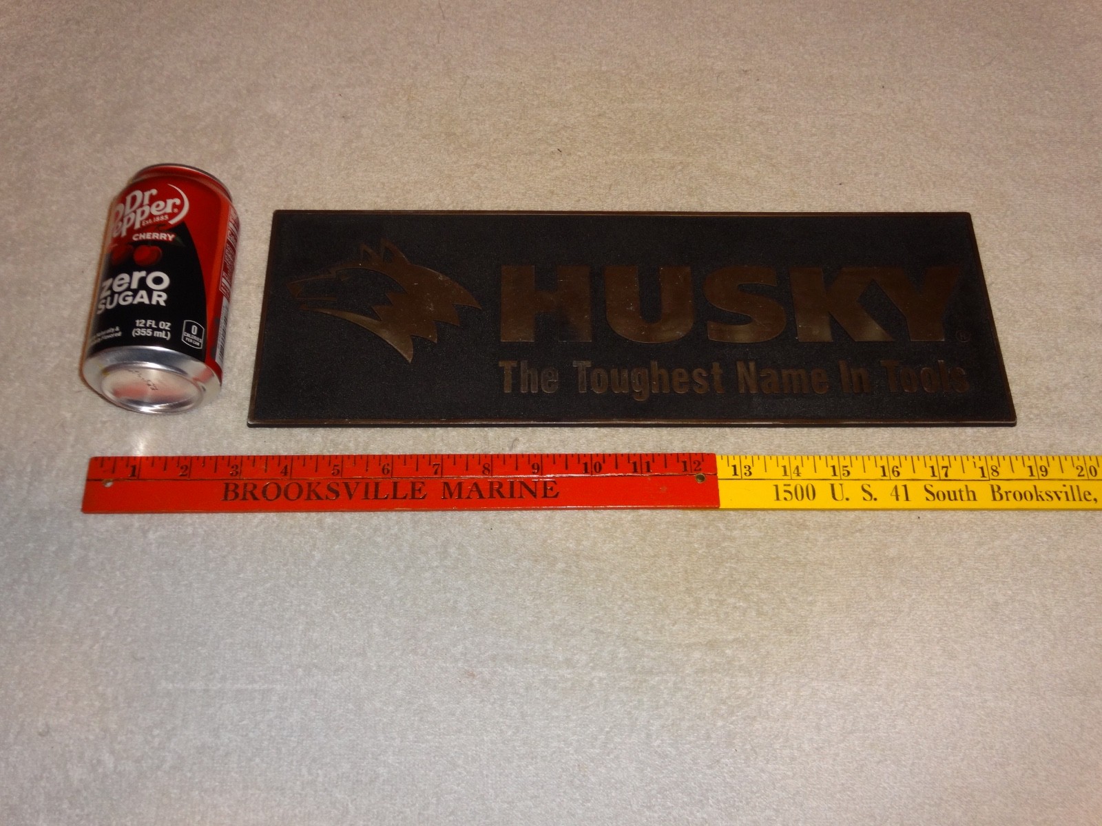 VINTAGE HUSKY THE TOUGHEST NAME IN TOOLS +DOG 16″ PLASTIC TOOL GASOLINE OIL SIGN