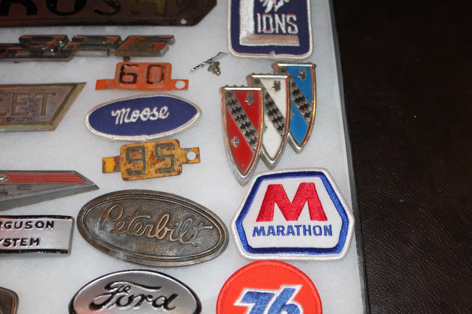 MIXED LOT OF 19 BADGES EMBLEMS PATCHES PIN FORD CHEVY WHITE MOOSE FERGUSON SIGN