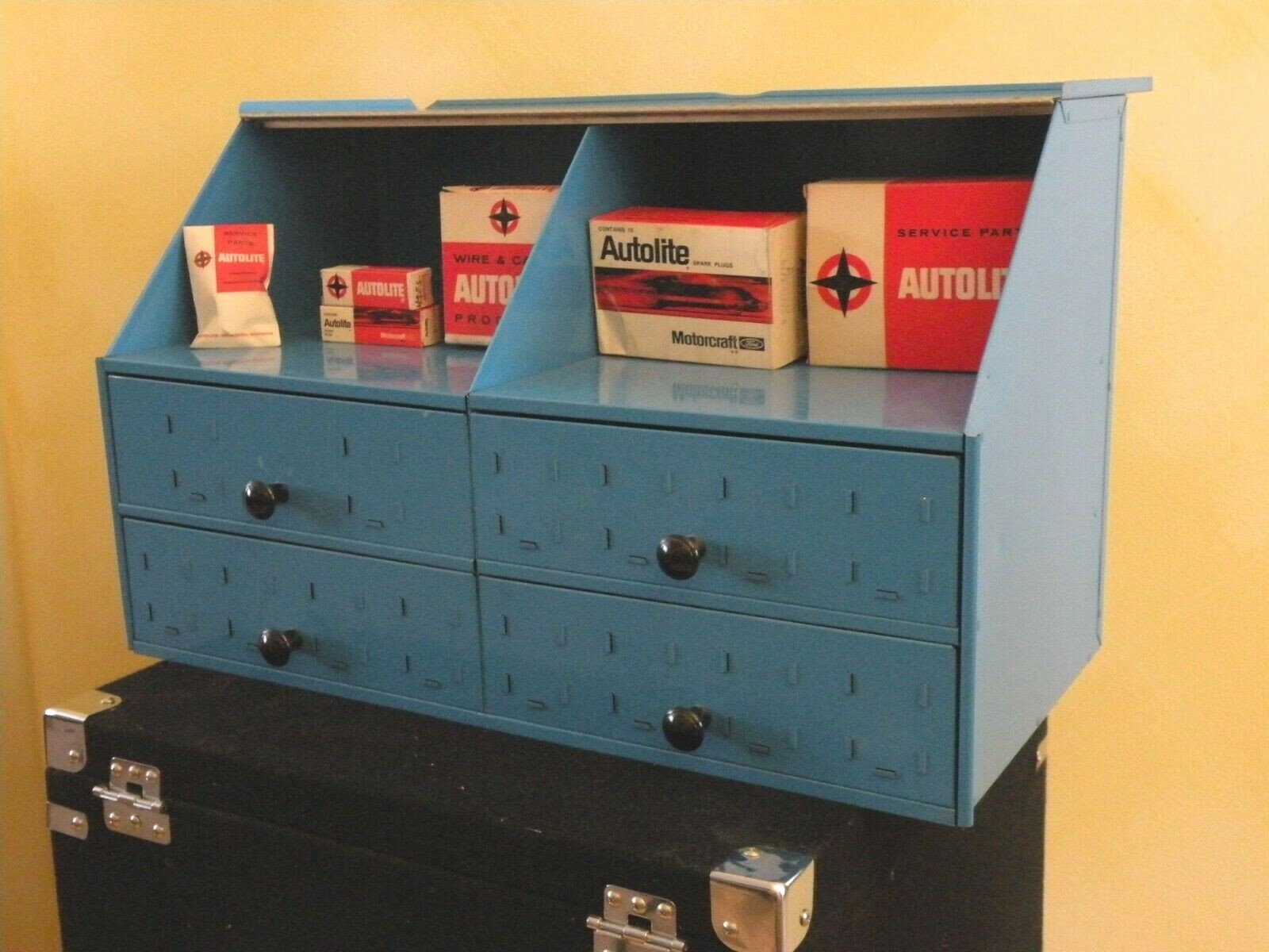 Auto-Lite Vintage Parts CABINET DISPLAY SIGN W/Vintage Box Gasket Set Spark Plug