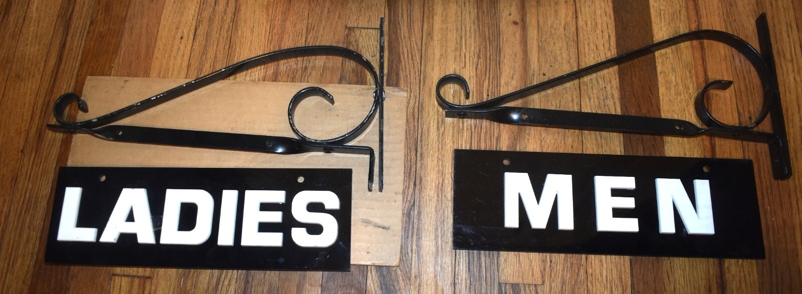 Vintage NOS SHELL MOTOR OIL STATION RESTROOM BATHROOM LADIES MENS SIGNS & BOX