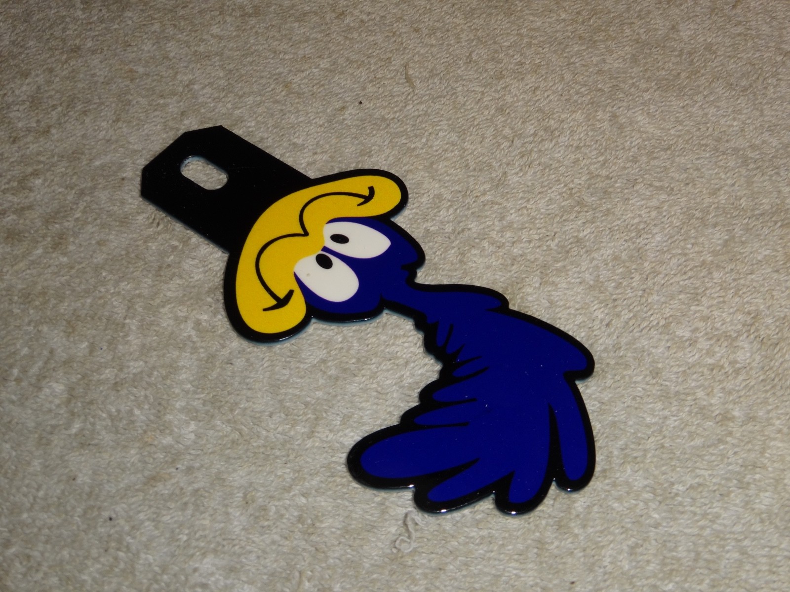 VINTAGE ROADRUNNER LOONEY TUNES 5″ METAL GASOLINE OIL LICENSE PLATE TOPPER SIGN!
