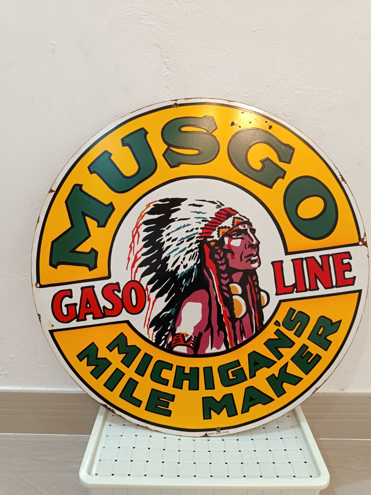 NO PORCELAIN Musgo Gasoline Gas Michigan’s Mile Maker ENAMEL SIGN 50 Cm diameter