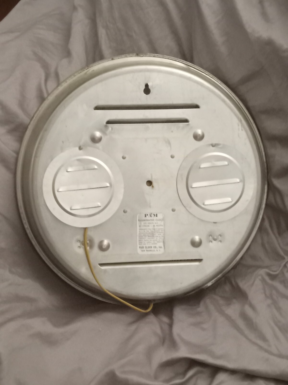 GILLETTE TIRES ADVERTISEMENT PAM CLOCK ORIGINAL AND IN GREAT SHAPE