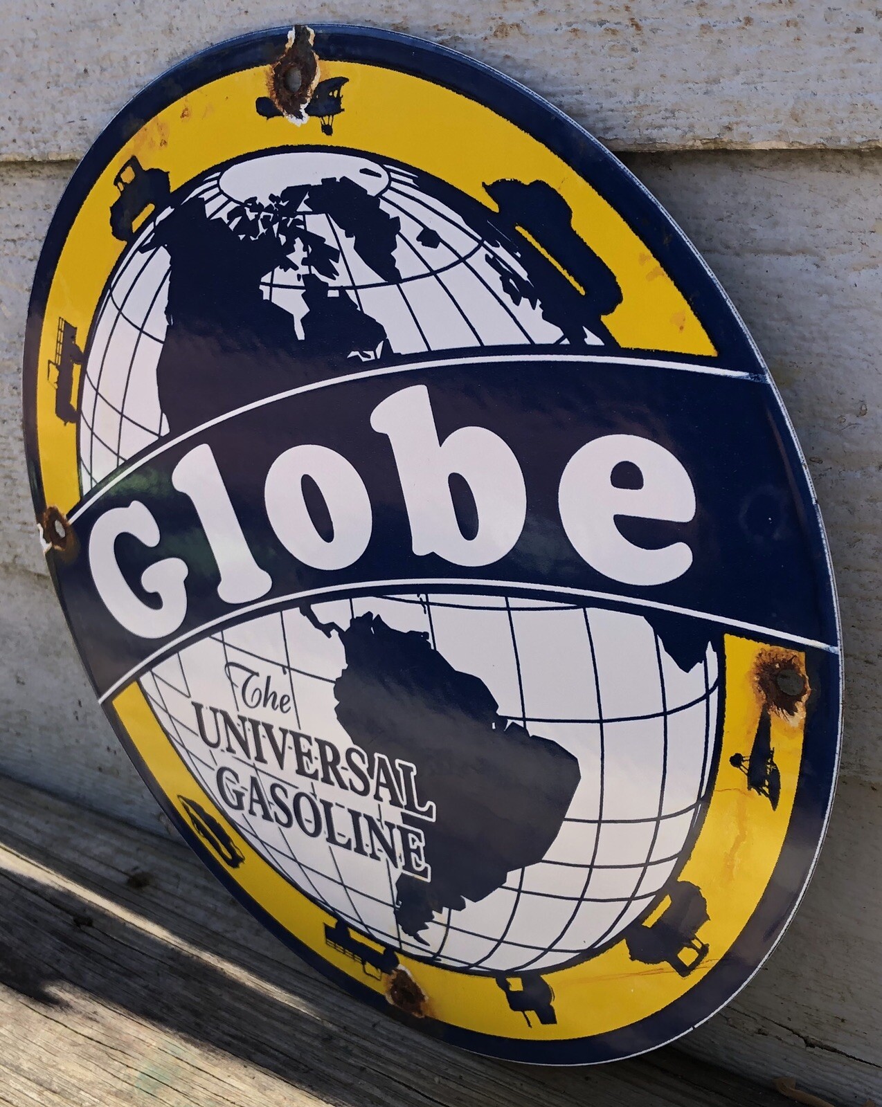 OLD VINTAGE GLOBE “THE UNIVERSAL” GASOLINE PORCELAIN GAS STATION PUMP SIGN