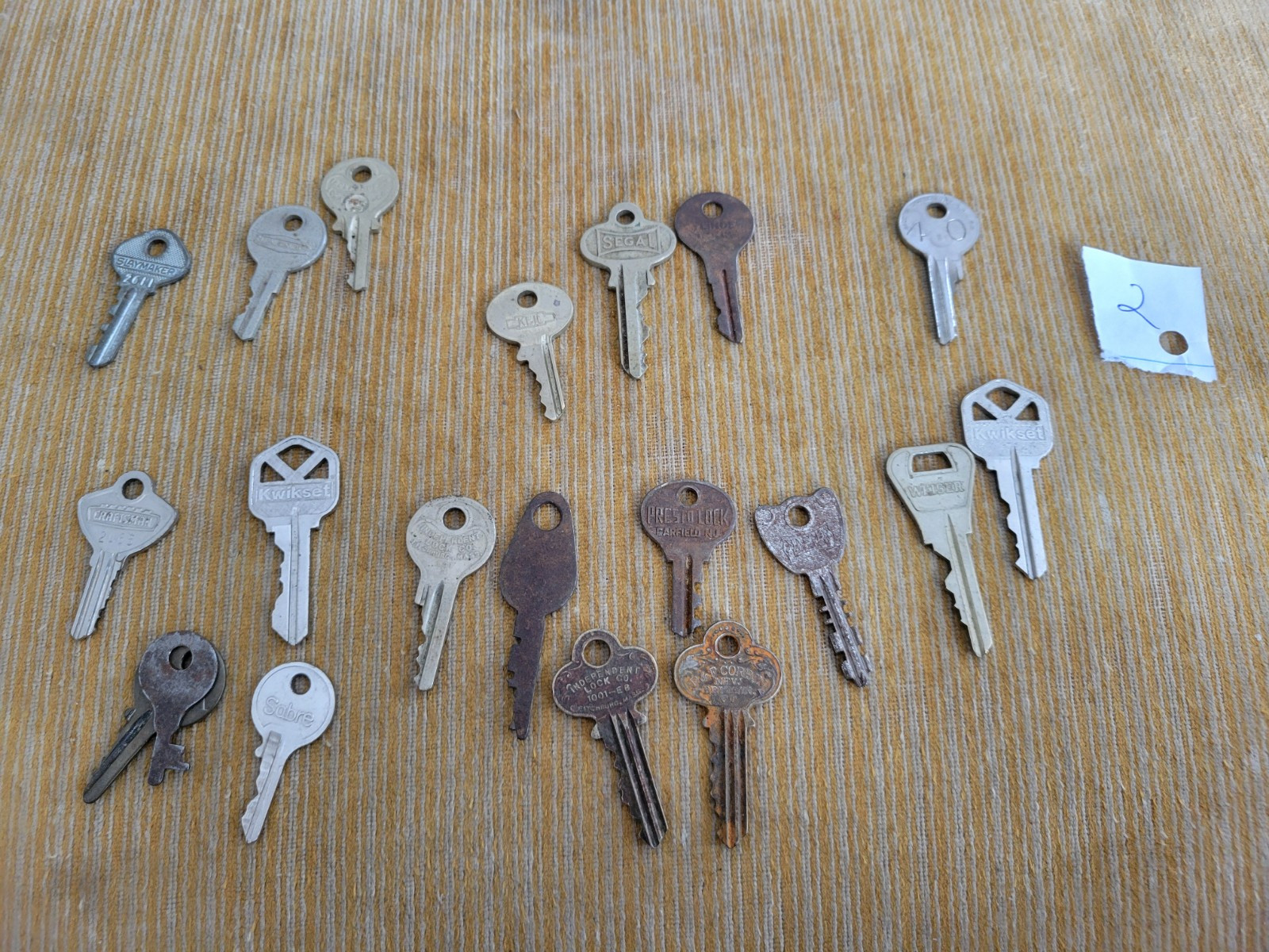 Vintage KEY collection 20pc Crafts Jewelry Car Door Cabinet Lock Etc. Lot 2