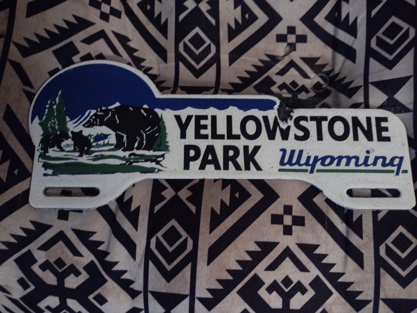 Vintage Yellowstone National Park Wyoming Porcelain Metal Automobile Topper Sign