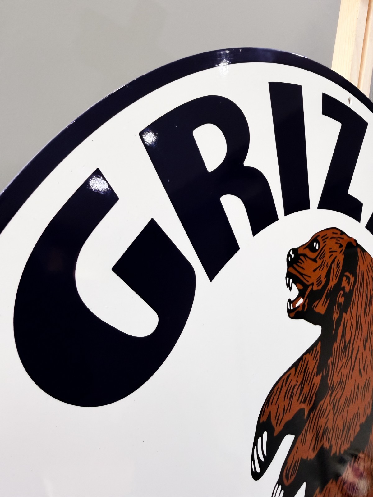 Vintage Bear Oil Company Grizzly Gasoline Heavy Metal Sign – 19.7″ (50cm)
