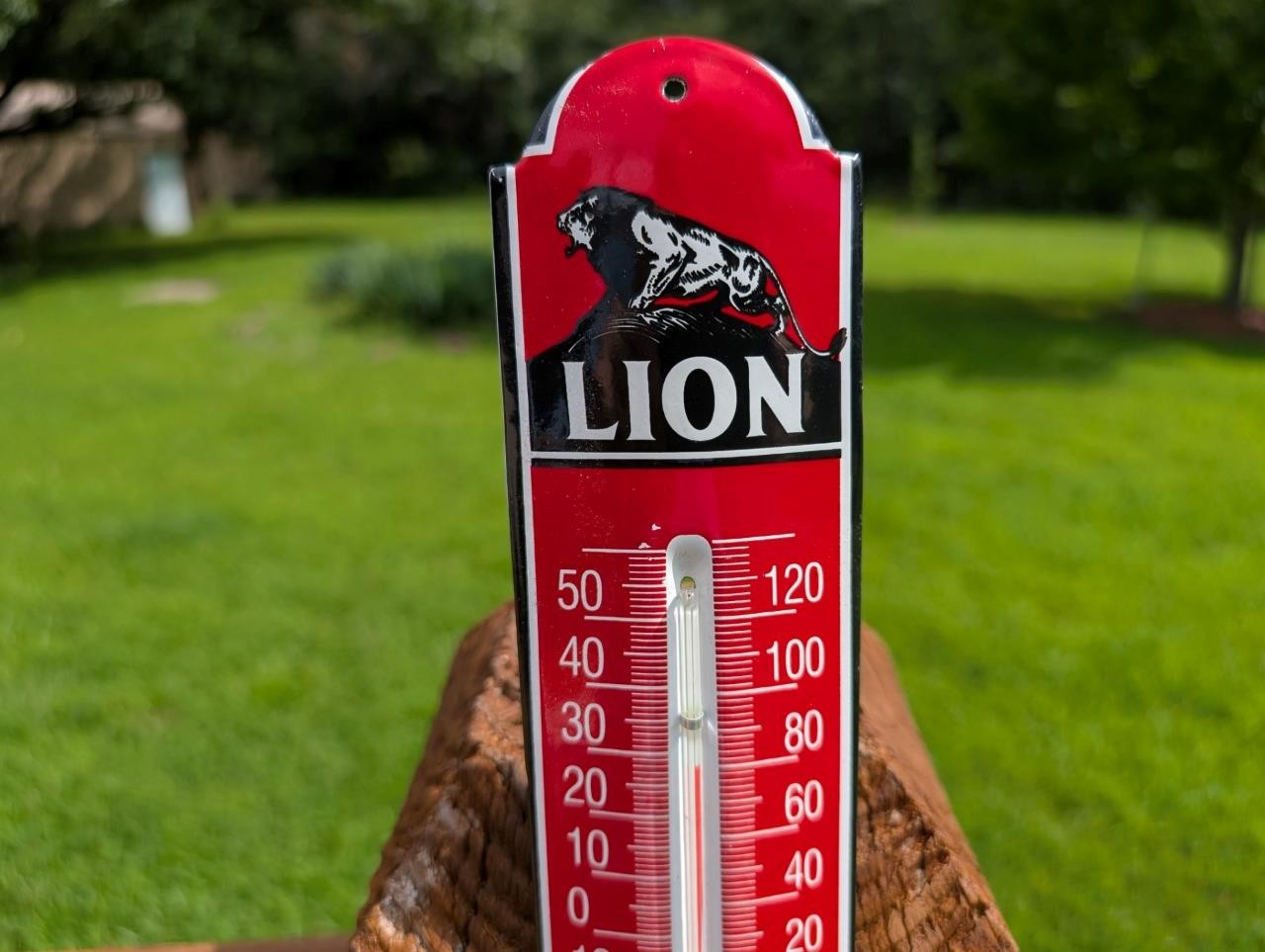 THICK PORCELAIN LION GASOLINE CHAMPIONS USE THERMOMETER GAS & OIL STATION SIGN