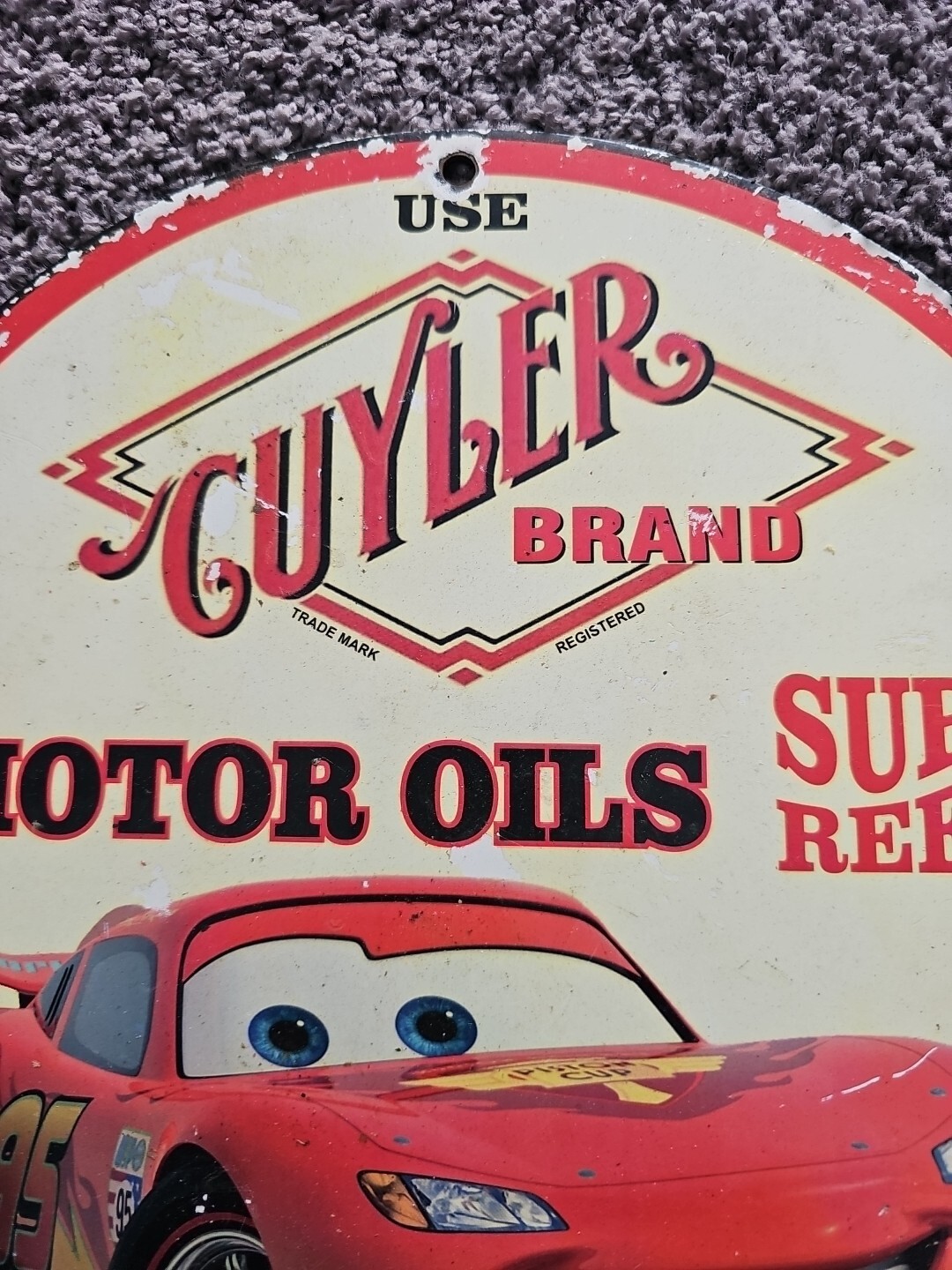 USE GUYLER BRAND MOTOR OILS PORCELAIN SIGN 12″ IN DIAMETER