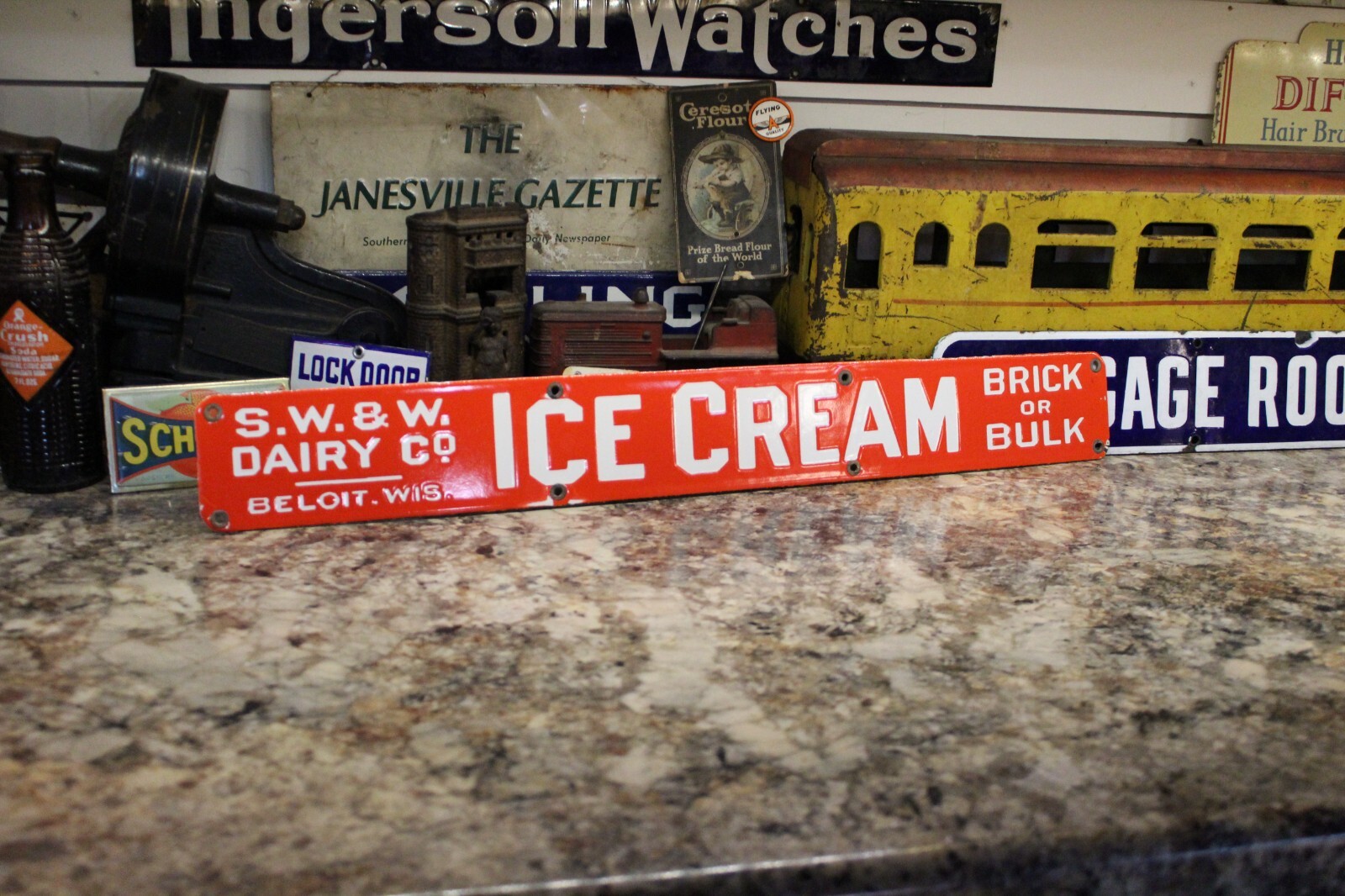 BELOIT WISCONSIN DAIRY ICE CREAM DEALER BRICK OR BLOCK PORCELAIN METAL SIGN COW