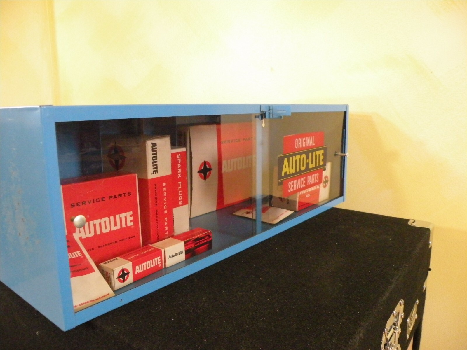 1957 Auto-Lite Parts CABINET DISPLAY SIGN W/ Vintage Boxes Gasket Set Spark Plug