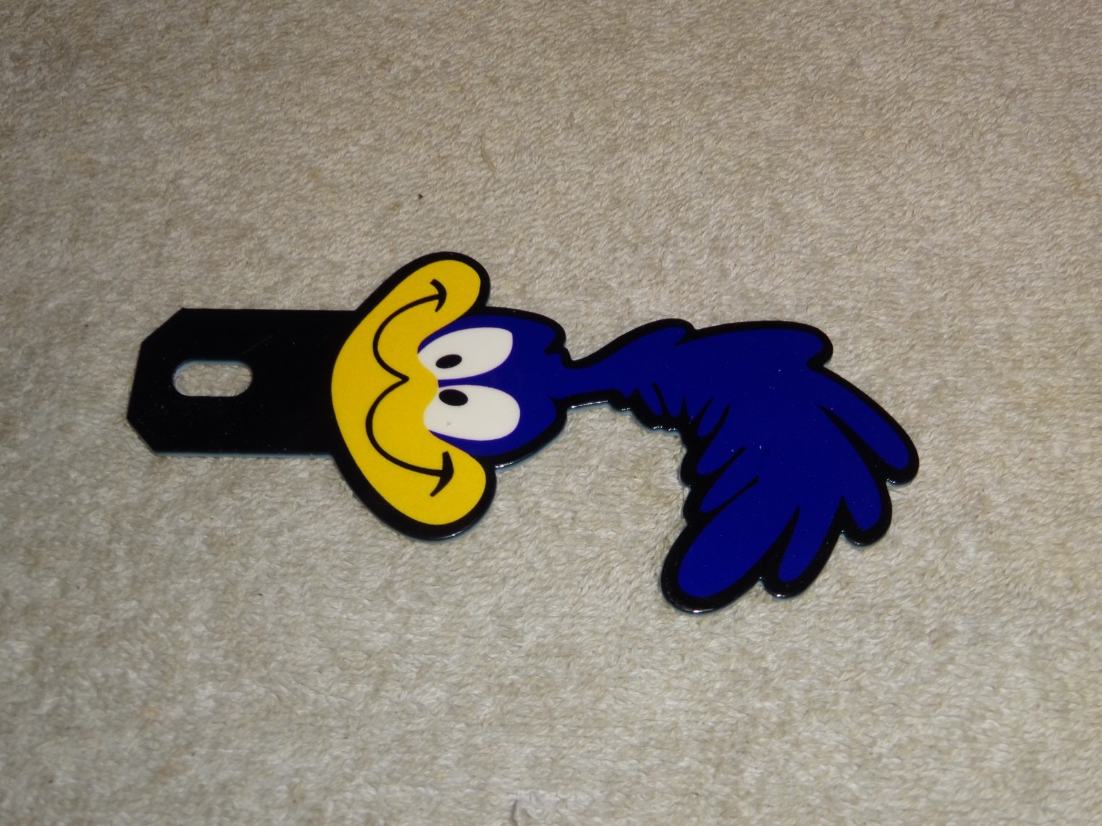 VINTAGE ROADRUNNER LOONEY TUNES 5″ METAL GASOLINE OIL LICENSE PLATE TOPPER SIGN!