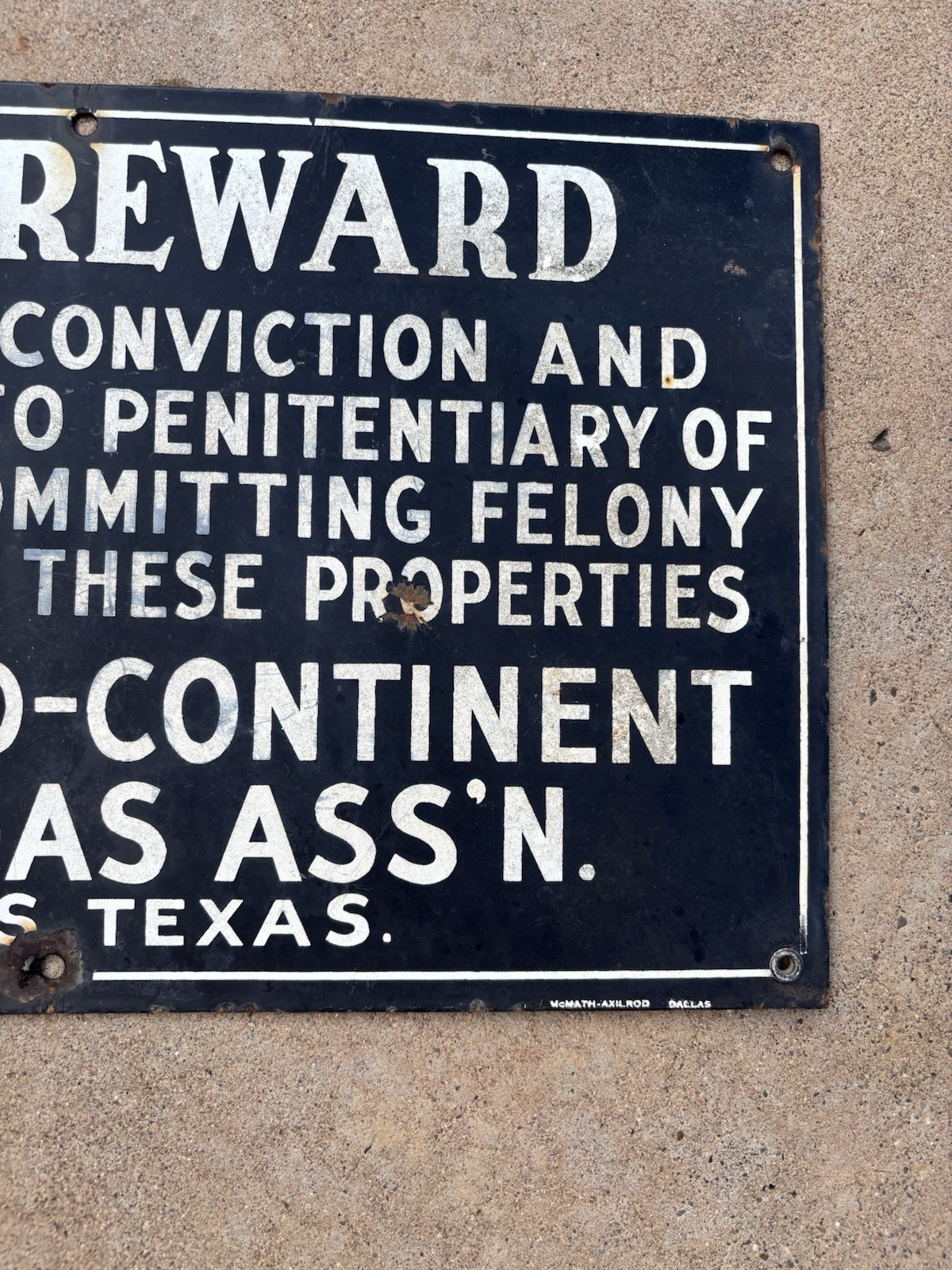 Texas Mid-Continent Oil & Gas $100 Reward 1940’s porcelain 18×11 sign