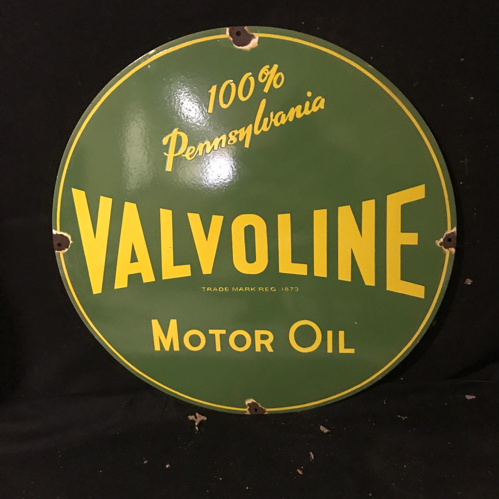 VALVOLINE MOTOR OIL GASOLINE ADVERTISING PORCELAIN ENAMEL SIGN 30 IN ROUND SS