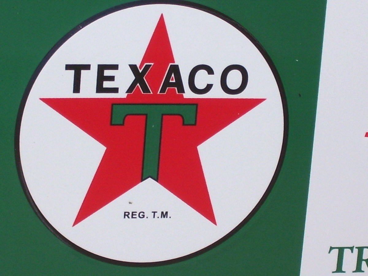 TEXACO – Trust Your Car To The Man Who Wears The Star- FIRE CHIEF Big Arrow Sign
