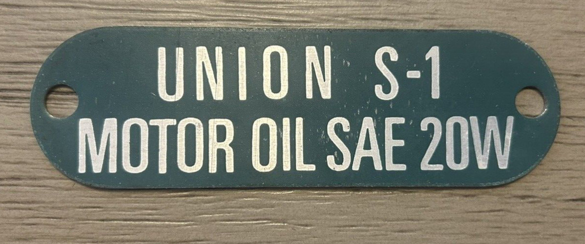 Vintage UNION S1 MOTOR OIL SAE 20W TAG PUMP BADGE GAS SIGN metal