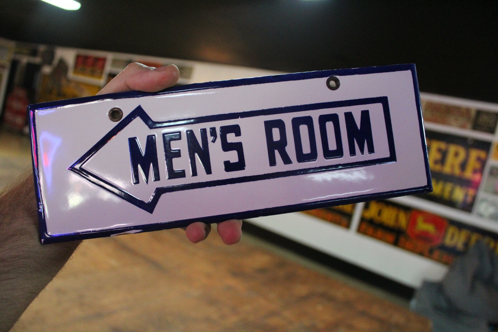 MEN’S ROOM ARROW BATHROOM PORCELAIN METAL SIGN HOTEL TIOLET BAR KITCHEN COBALT