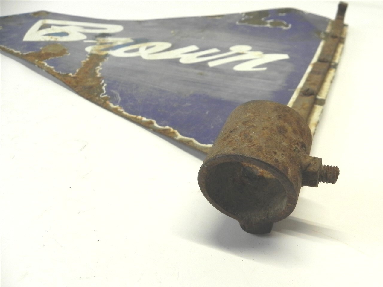 VINTAGE BROWM PENNANT SIGN FLAG TOP GAS STATION DISPLAY *RARE* 18 1/4″x19 3/8″
