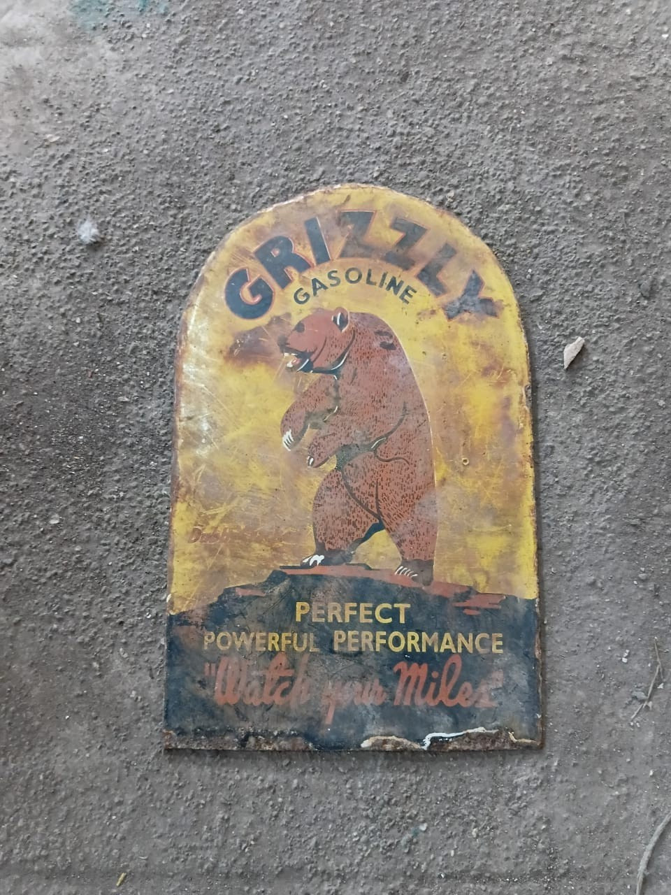 PORCELIAN GRIZZLY ENAMEL SIGN SIZE 8X5 INCHES
