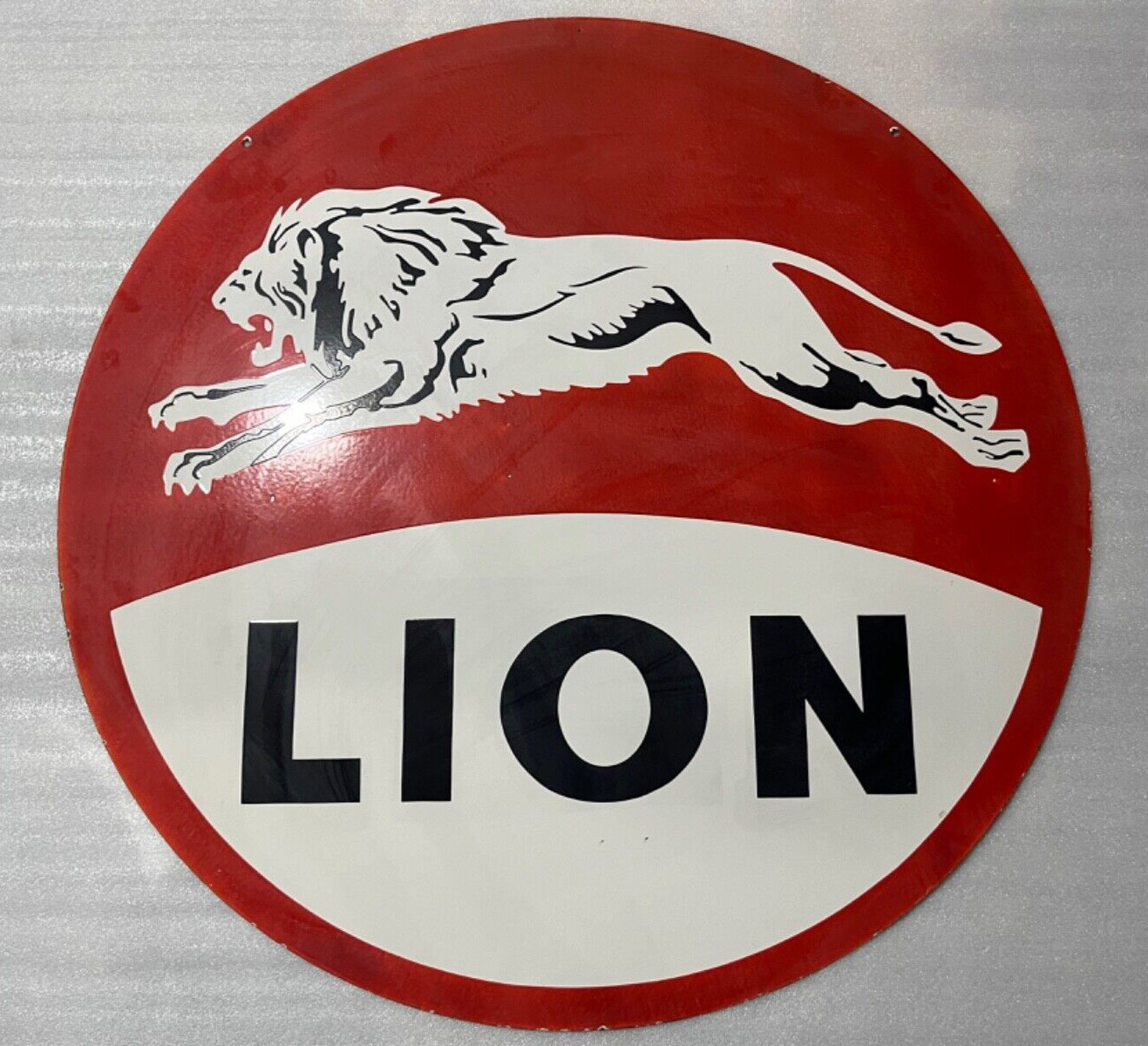 LION GAS & OIL PORCELAIN ENAMEL SIGN 48″ DSP