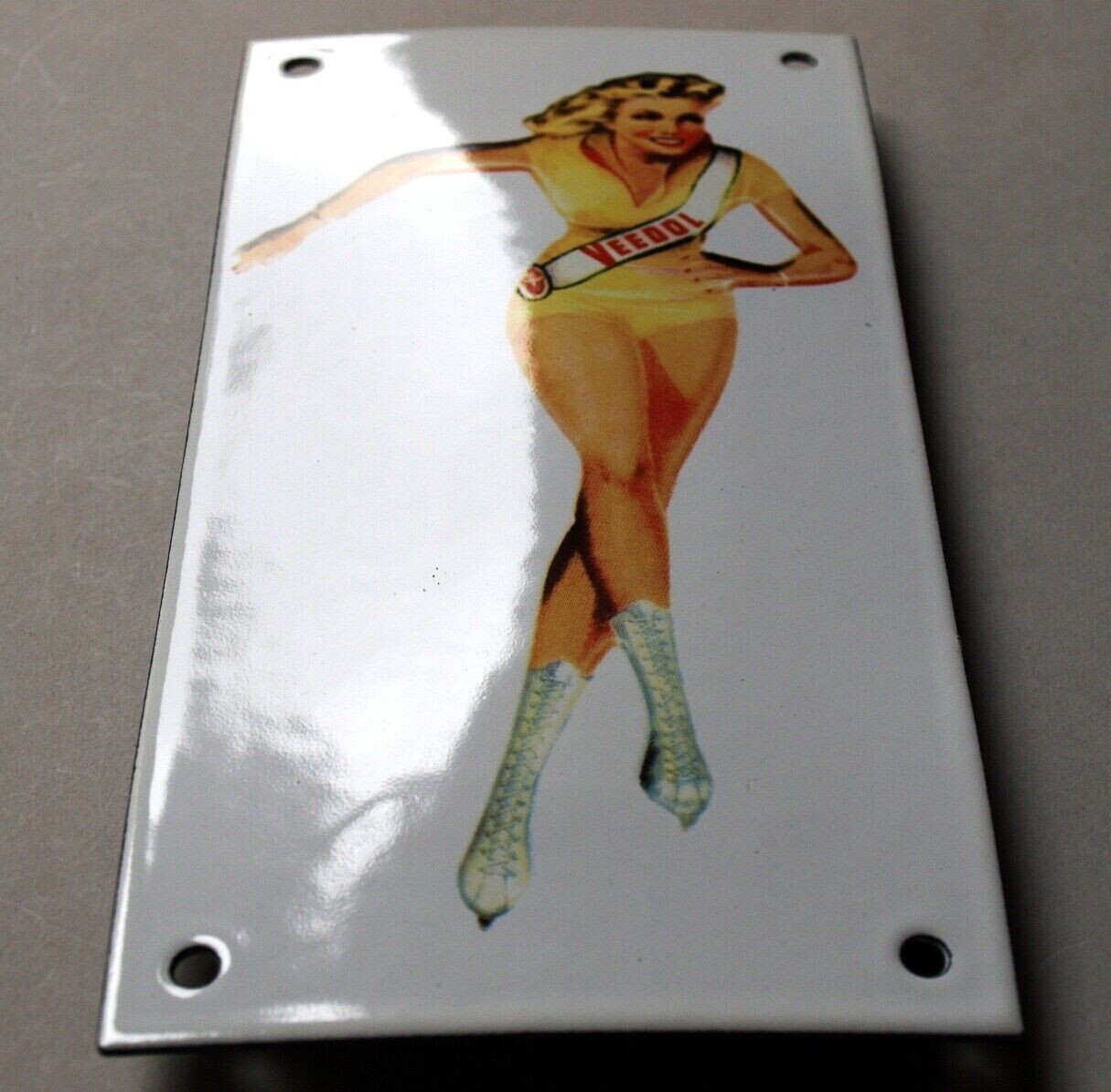 VEEDOL ICE SKATING GIRL PORCELAIN DOOR ENAMEL GARAGE SIGN EMAILLE 10x20cm=4×8″