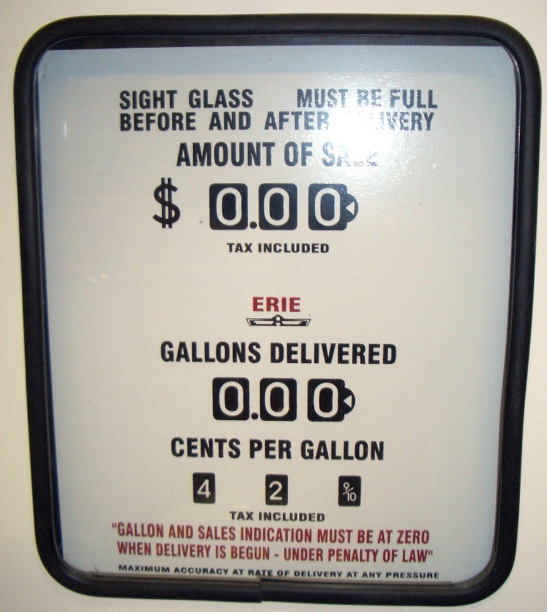 NEW STANDARD REPLICA GAS PUMP – ANTIQUE REPRODUCTION (WHITE & RED) – FREE SHIP*