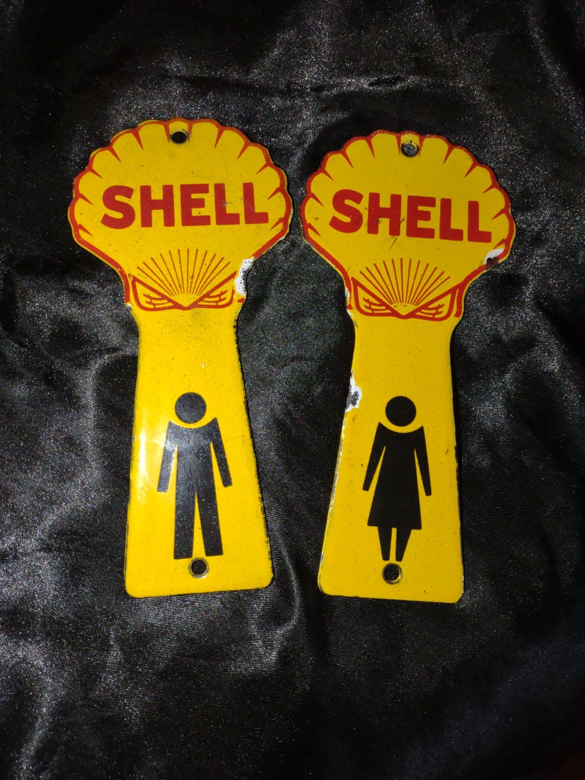 VINTAGE SHELL MOTOR OIL GASOLINE SERVICE STATION RESTROOM PORCELAIN KEY FOBS 2