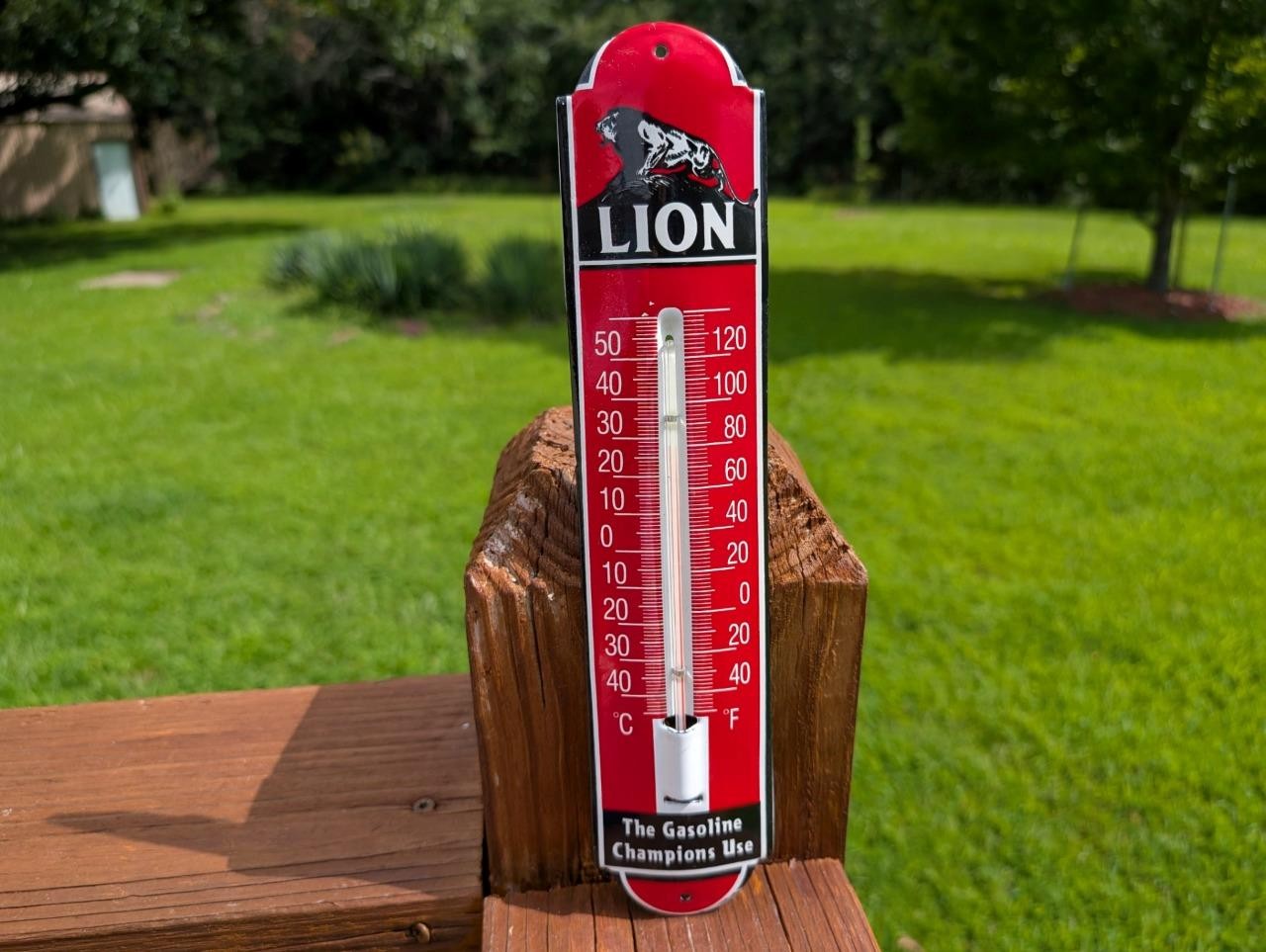 THICK PORCELAIN LION GASOLINE CHAMPIONS USE THERMOMETER GAS & OIL STATION SIGN