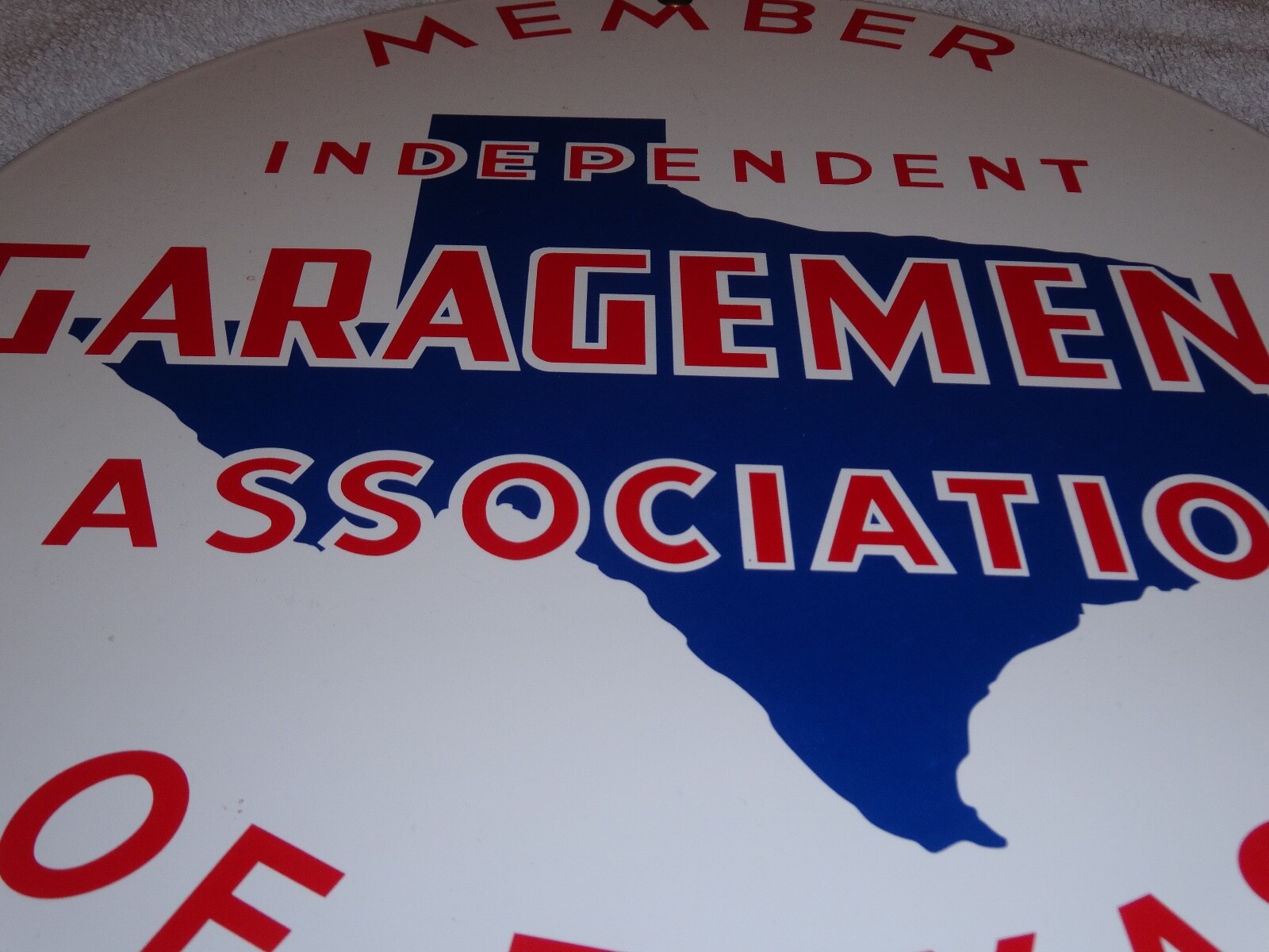 VINTAGE MEMBER INDEPENDENT GARAGEMENS ASSOCIATION TEXAS 14″ PORCELAIN METAL SIGN