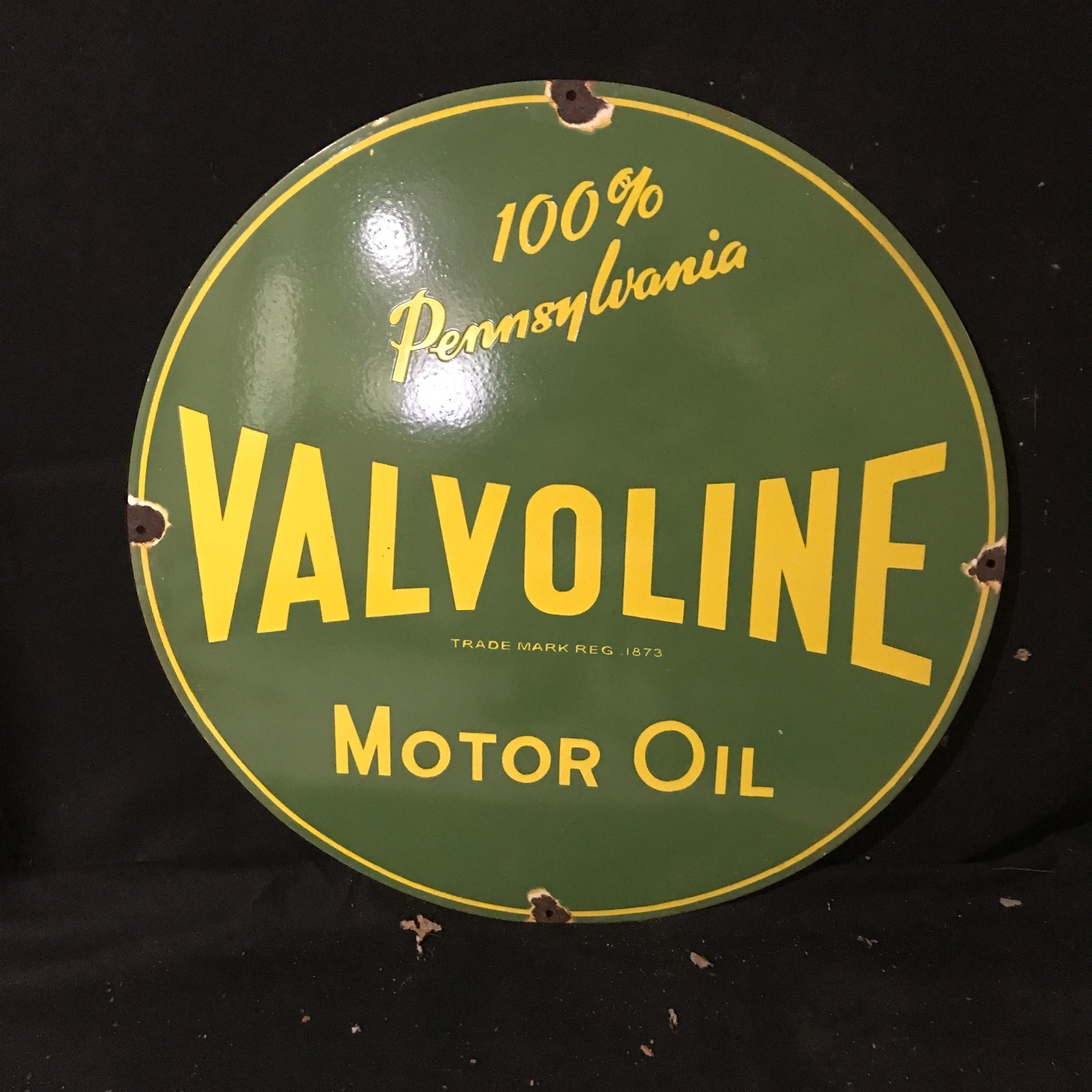 VALVOLINE MOTOR OIL GASOLINE ADVERTISING PORCELAIN ENAMEL SIGN 30 IN ROUND SS