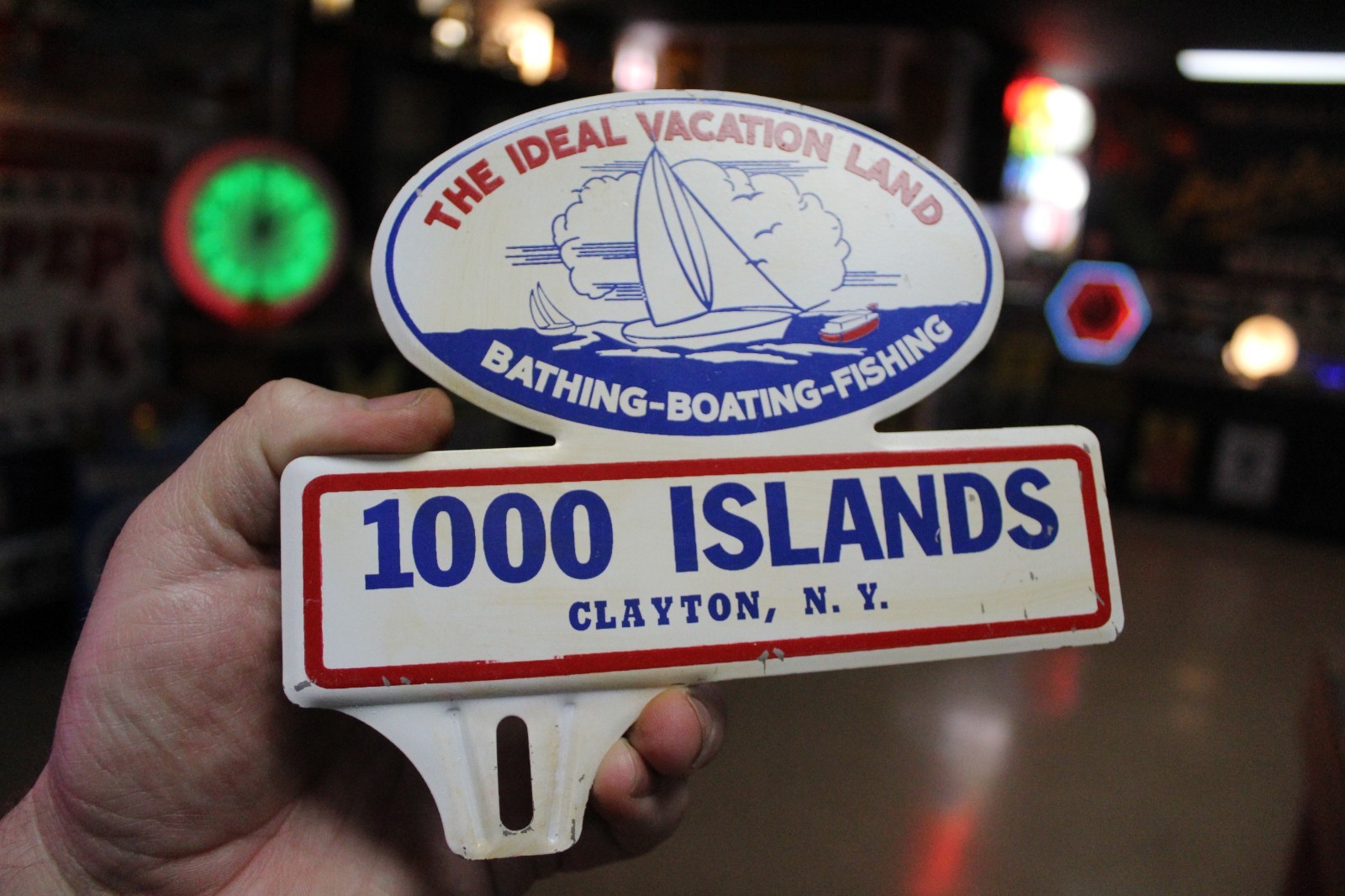 RARE 1950s 1000 ISLAND CLAYTON NEW YORK CITY STAMPED PAINTED METAL TOPPER SIGN