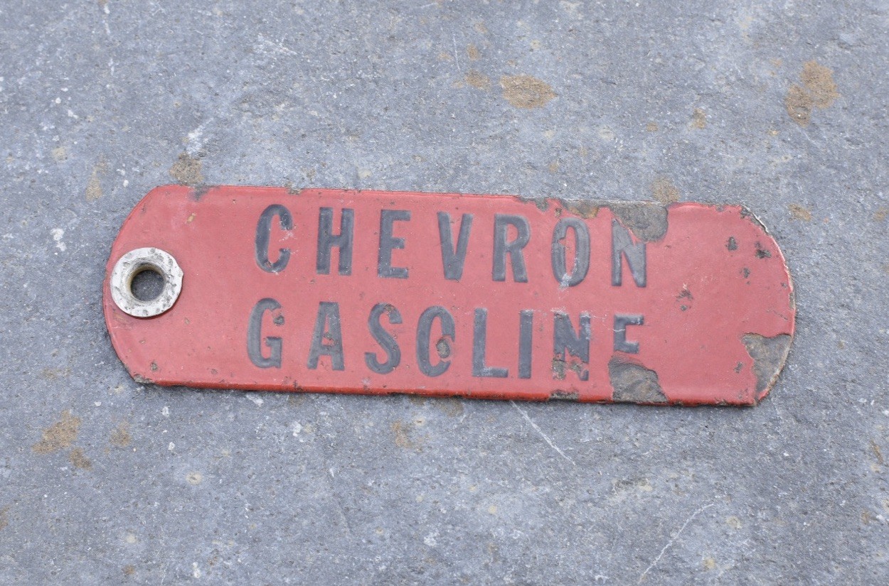 VINTAGE CHEVRON GASOLINE PORCELAIN FUEL TAG PUMP BADGE GAS OIL SIGN PLATE 5″